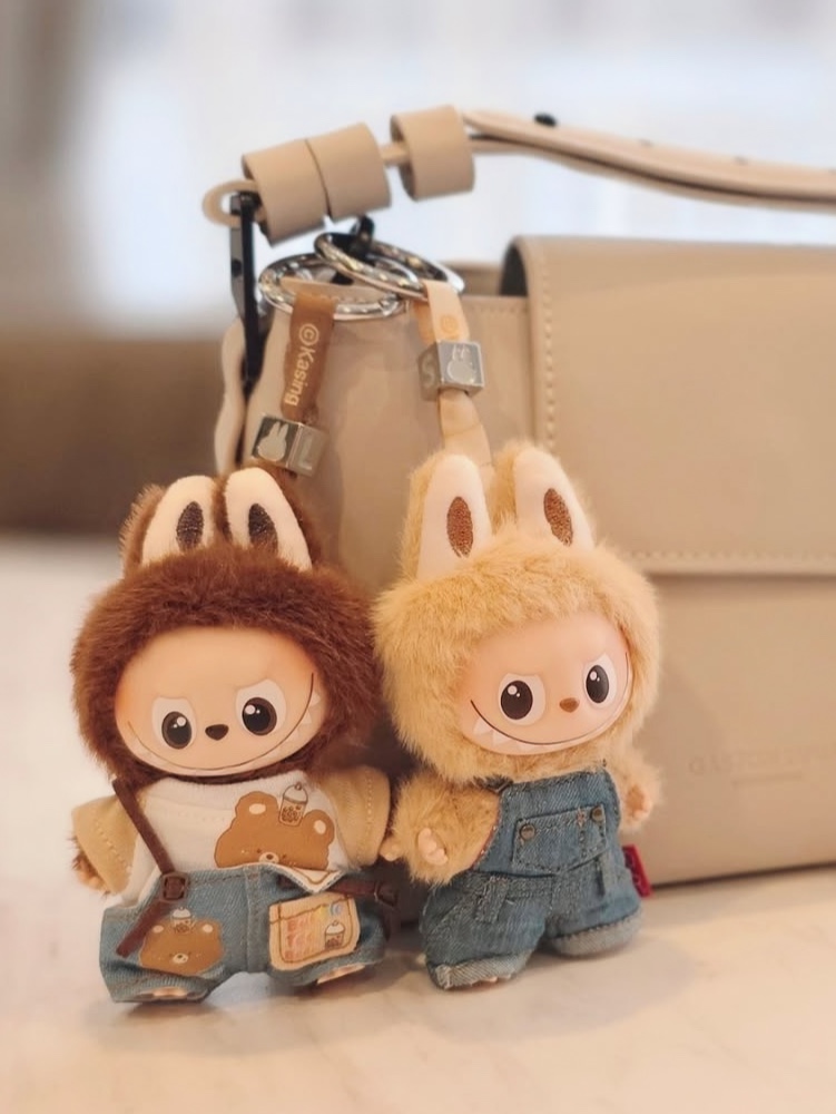 Pop Mart Labubu The Monsters Pin For Love Series Vinyl Plush Pendant (A-M) L (Opened Case), Pop Mart Labubu The Monsters Pin For Love Series Vinyl Plush Pendant (N-Z) S (Opened Case) 착용 스타일