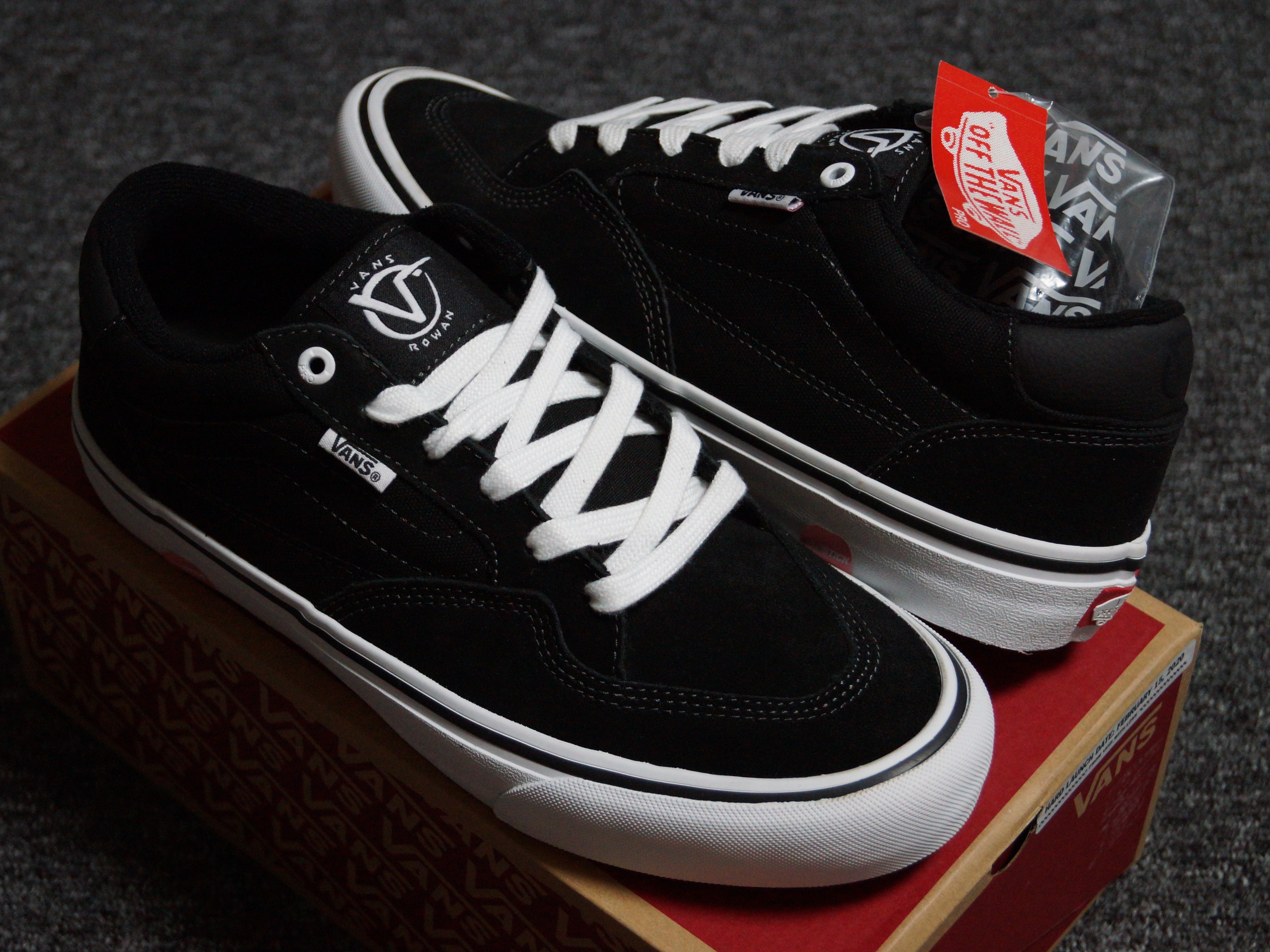 Vans Rowan Pro Black White 착용 스타일