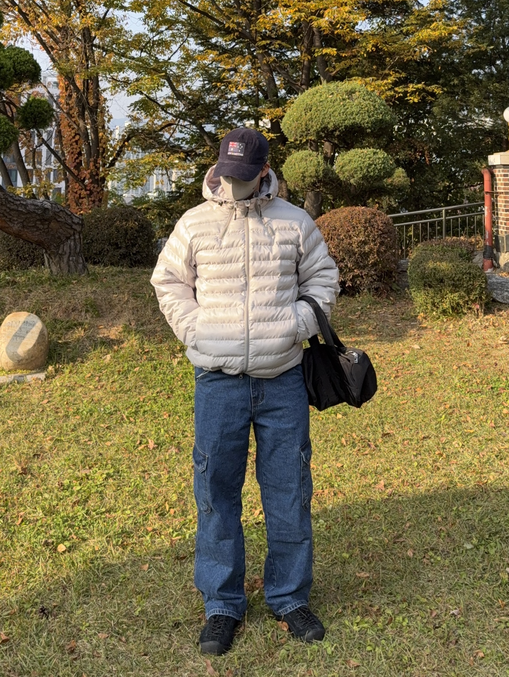 (W) Musinsa Standard City Leisure Hooded Light Down Jacket Stone White, Musinsa Standard City Leisure Hooded Light Down Jacket Stone White 착용 스타일 - 1
