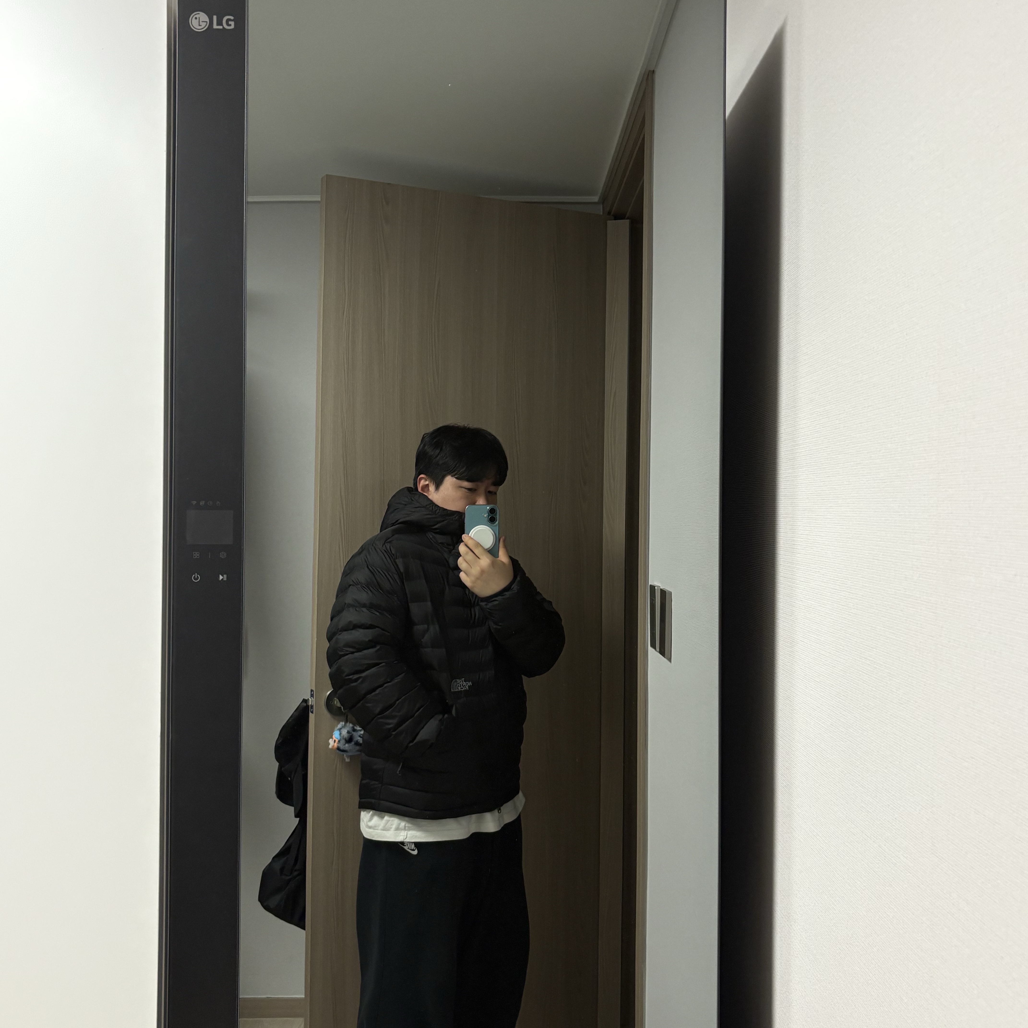 The North Face Ventus On Jacket Black 착용 스타일