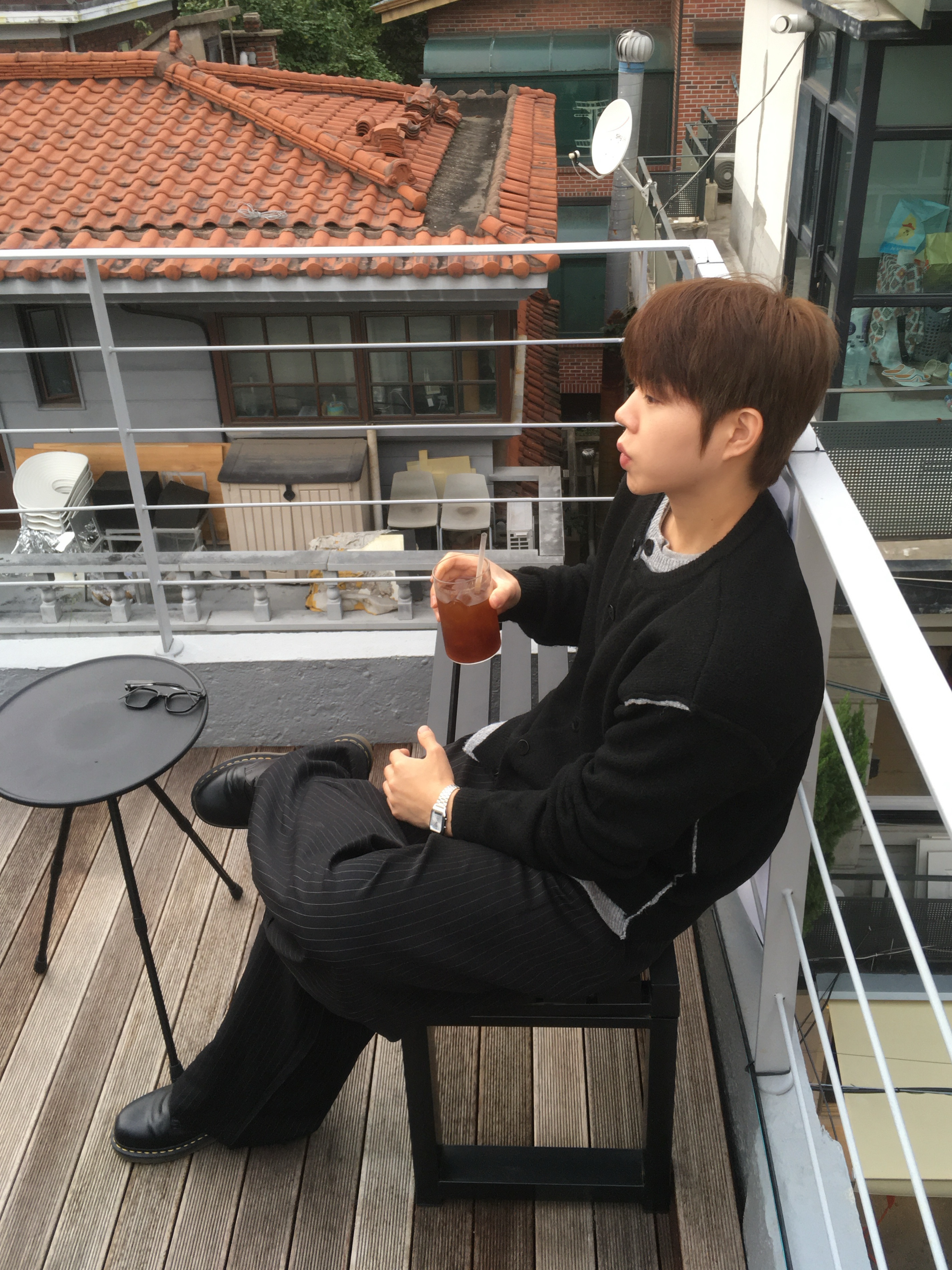 Casio AQ-230A-7AMQY, Dr. Martens 1461 Smooth Black 착용 스타일 - 2