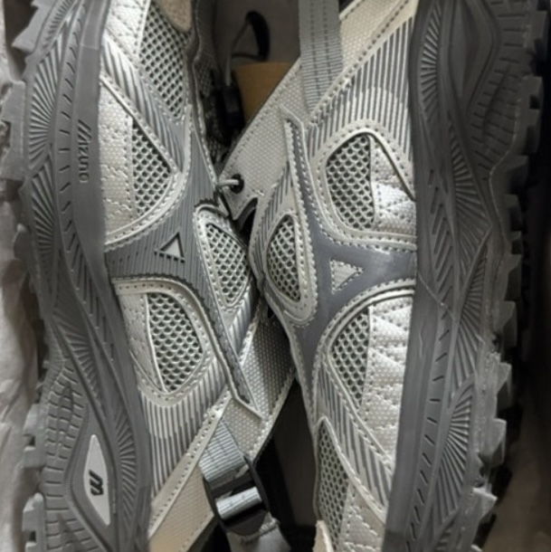 Mizuno Racer Trail SE Silver Grey 착용 스타일