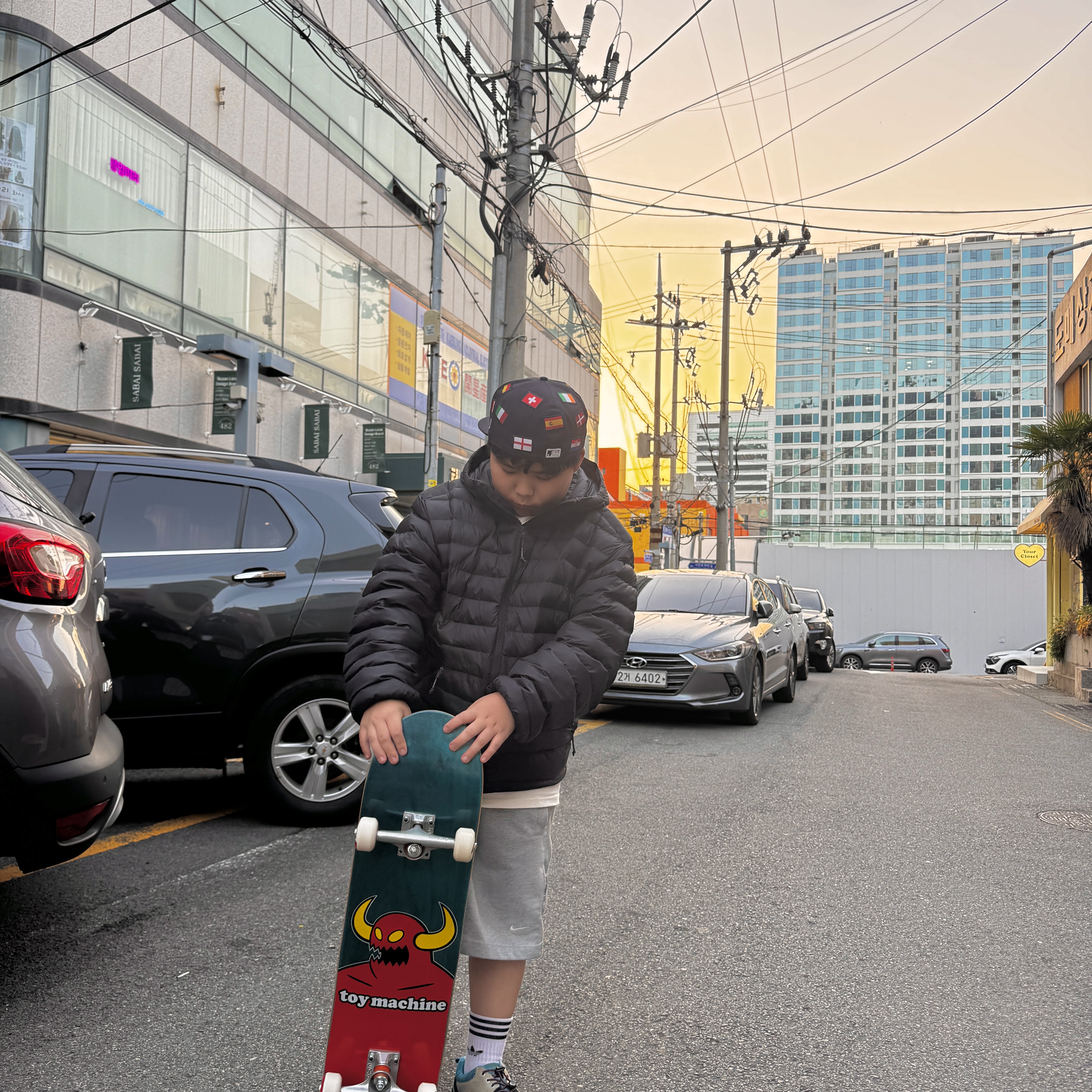 The North Face Ventus On Jacket Black, Keen Jasper Rocks SP Sneakers Beige 착용 스타일