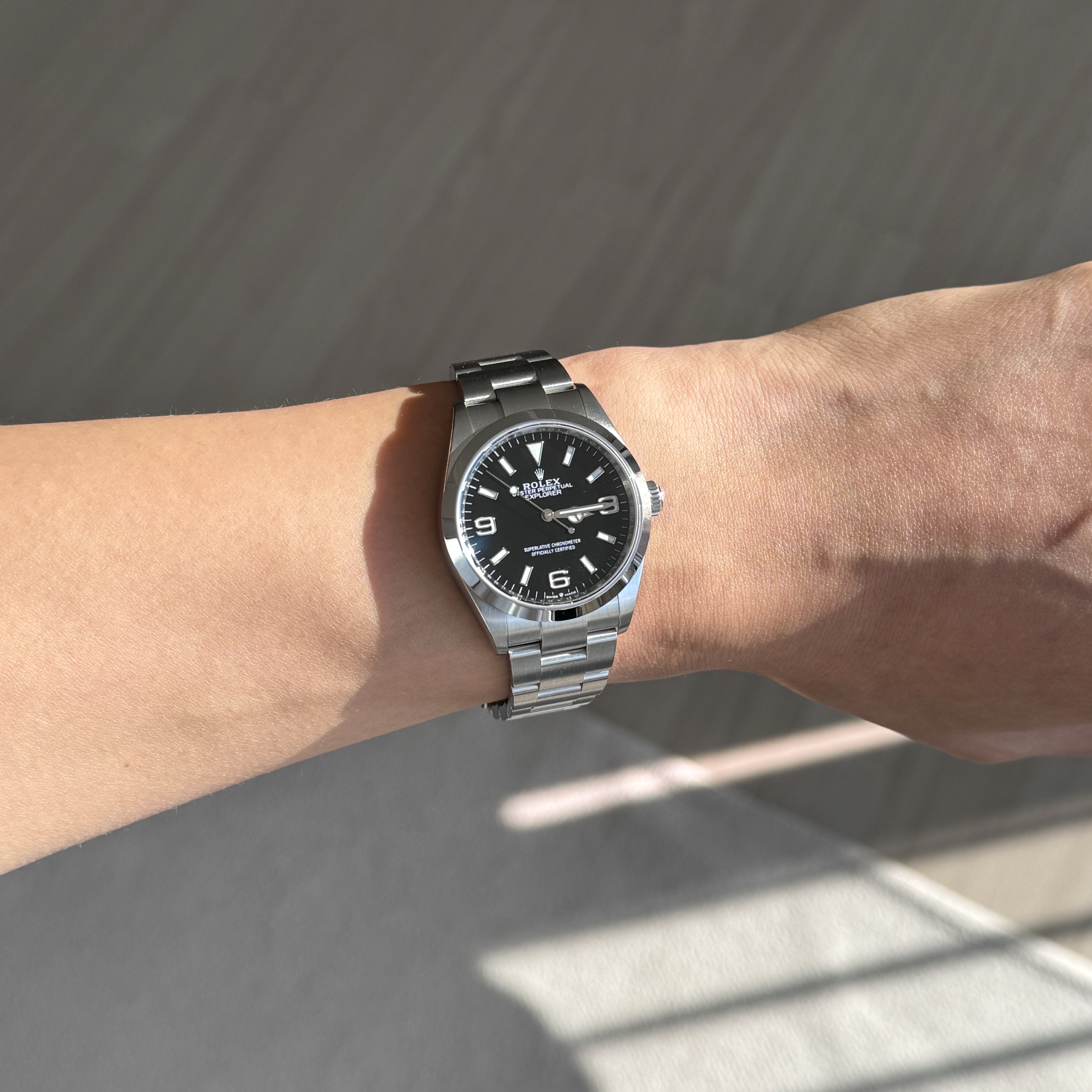 Rolex Explorer 36mm 124270 Black Oyster 착용 스타일 - 2