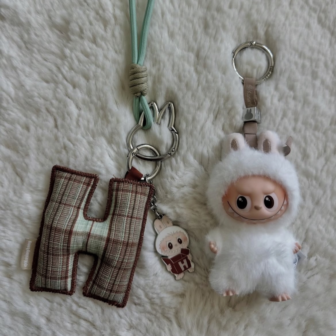 Pop Mart Labubu The Monsters Pin For Love Series Vinyl Plush Pendant (A-M) H (Opened Case) 착용 스타일
