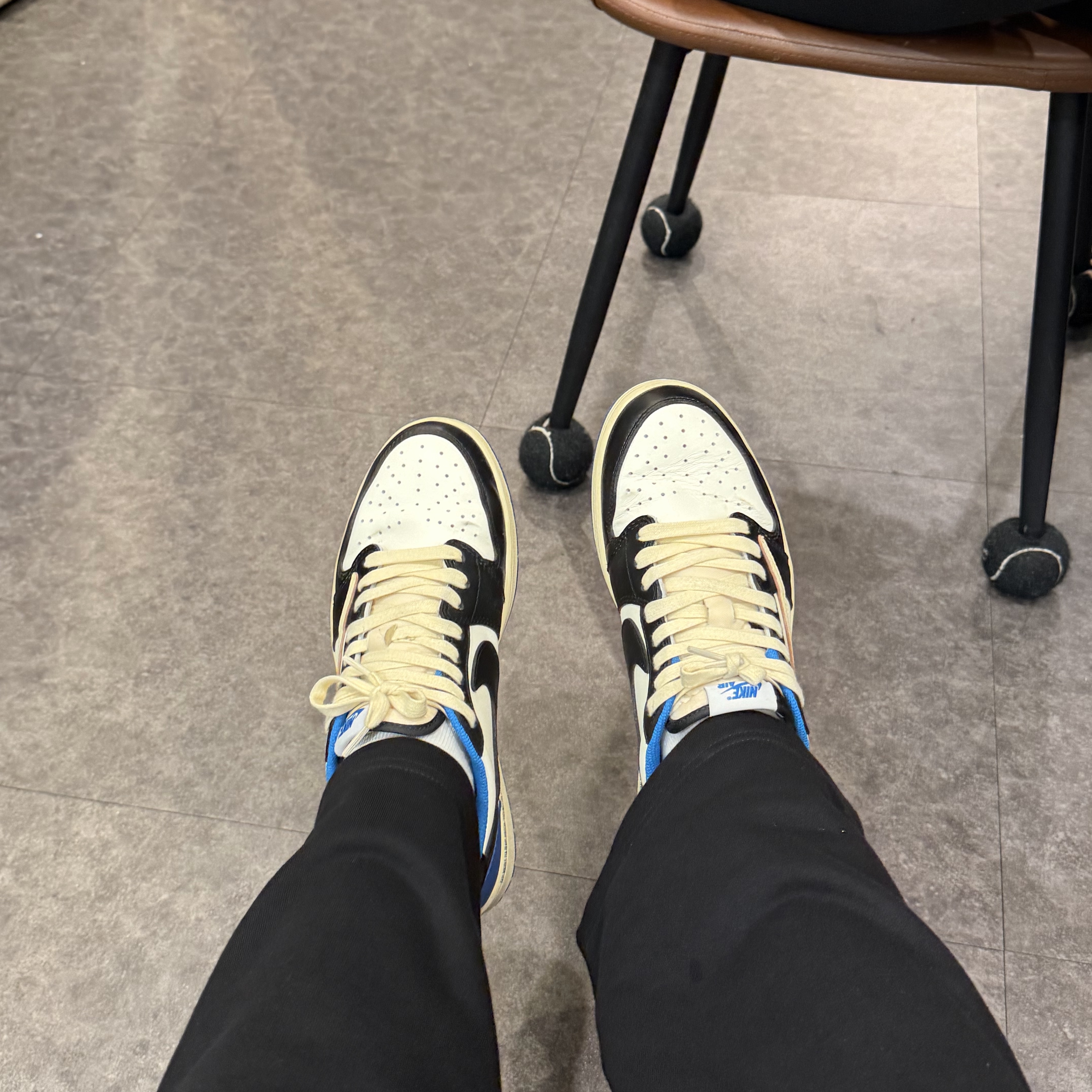 Jordan 1 x Travis Scott x Fragment Retro Low OG SP Military Blue 착용 스타일 - 2