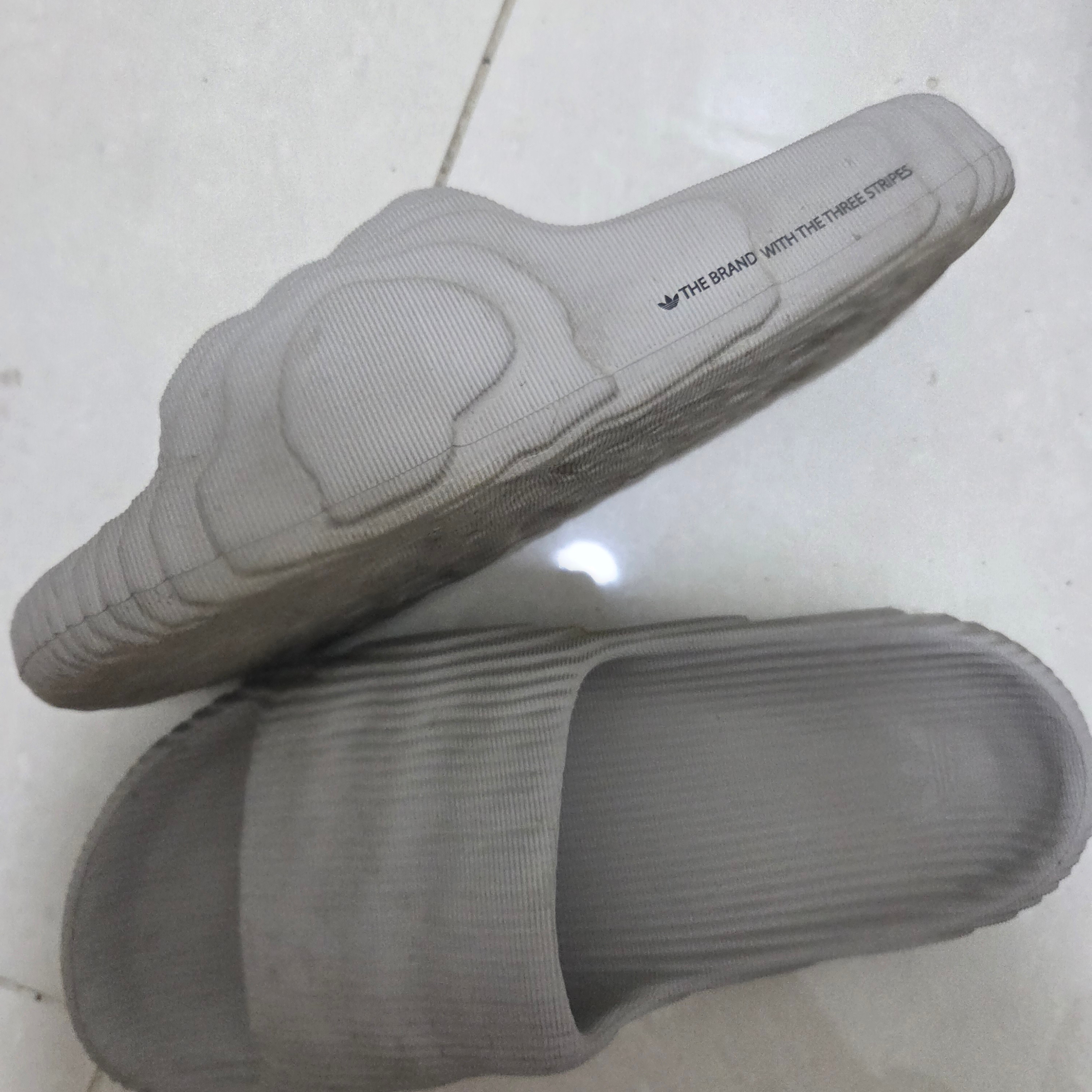 Adidas Adilette 22 Light Brown 착용 스타일