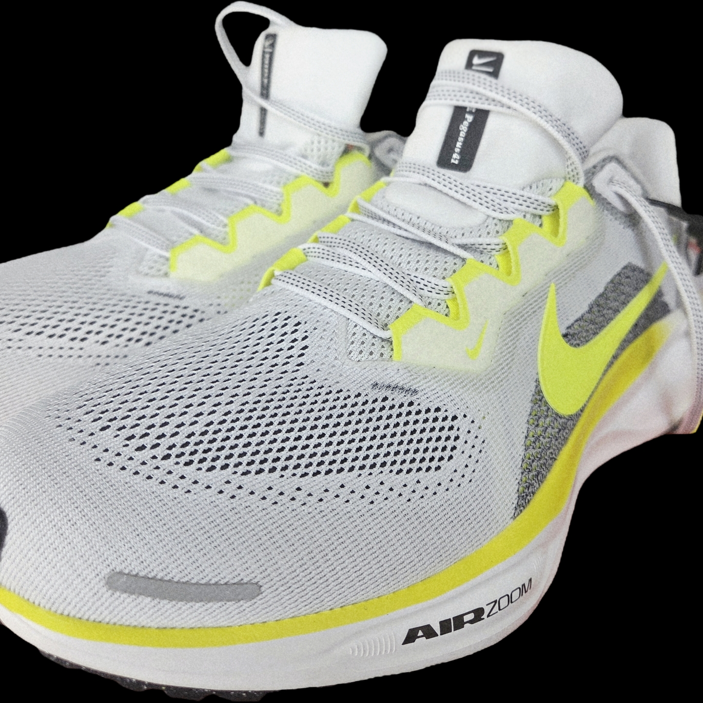 Nike Air Zoom Pegasus 41 White Black Volt 착용 스타일