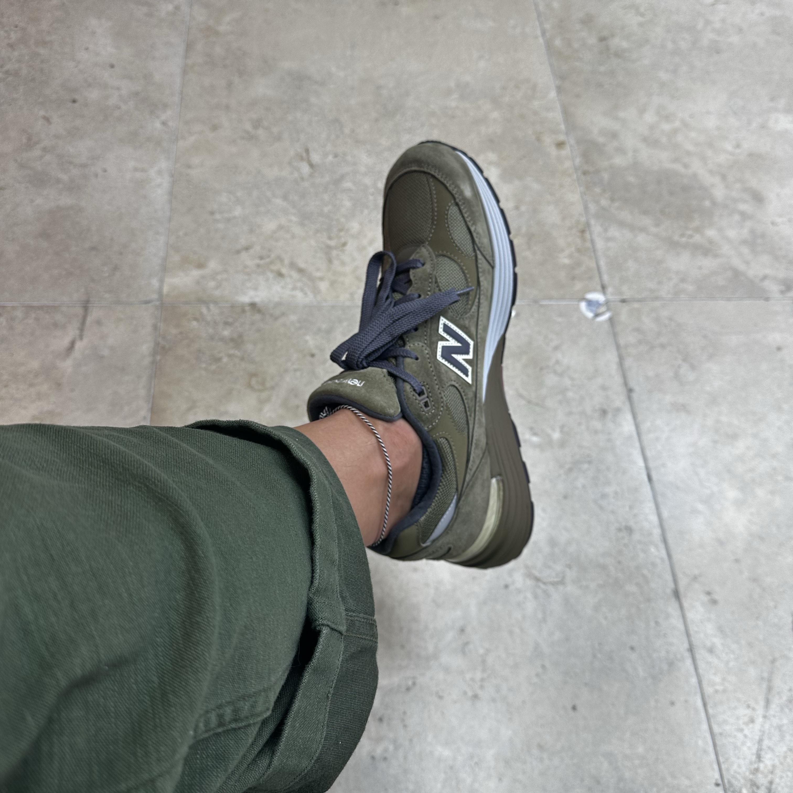 New Balance 992 Made in USA Dark Camo Covert Green - D Standard 착용 스타일