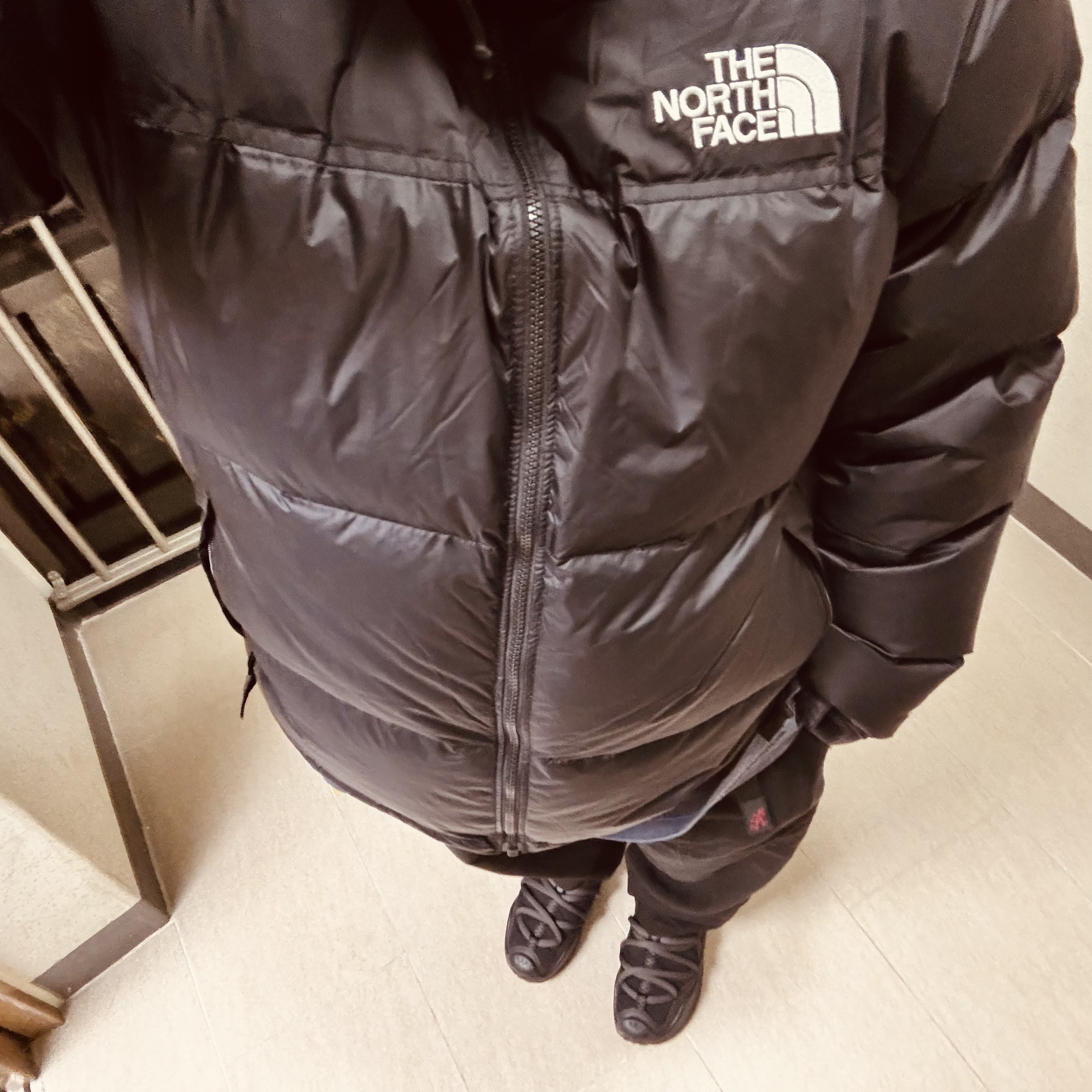 The North Face 1996 Retro Nuptse Down Jacket TNF Black, Hoka Ora Primo Black 착용 스타일