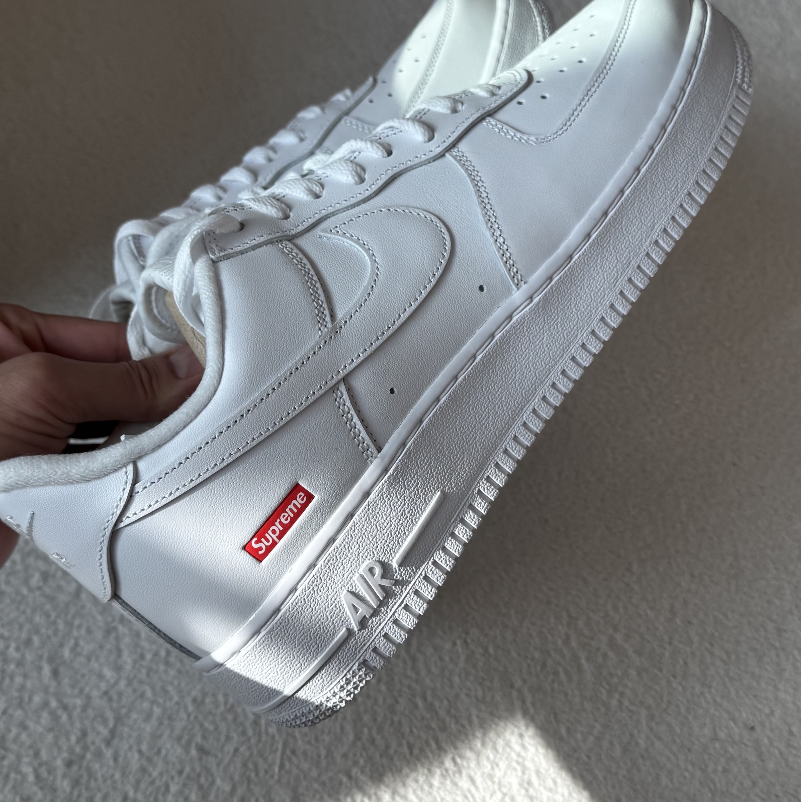 Nike x Supreme Air Force 1 Low White 착용 스타일