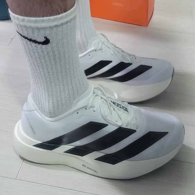 Adidas Adizero EVO SL Cloud White Core Black 착용 스타일