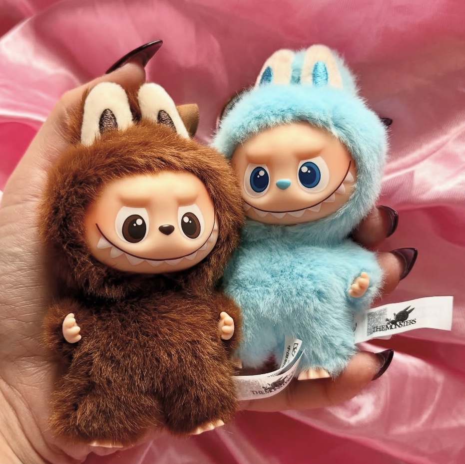 Pop Mart Labubu The Monsters Pin For Love Series Vinyl Plush Pendant (A-M) L (Opened Case), Pop Mart Labubu The Monsters Pin For Love Series Vinyl Plush Pendant (A-M) K (Opened Case) 착용 스타일