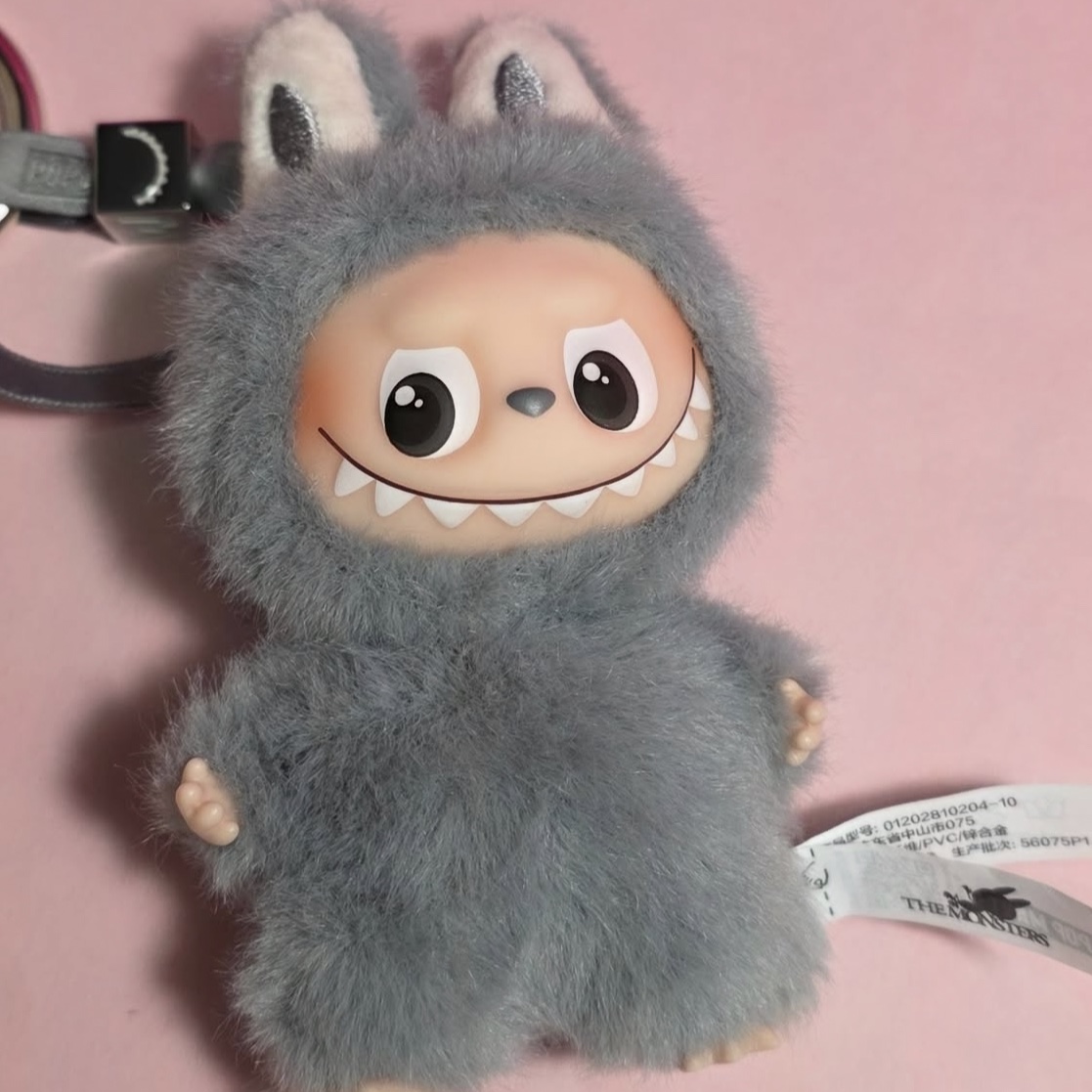 Pop Mart Labubu The Monsters Pin For Love Series Vinyl Plush Pendant (N-Z) W (Opened Case) 착용 스타일