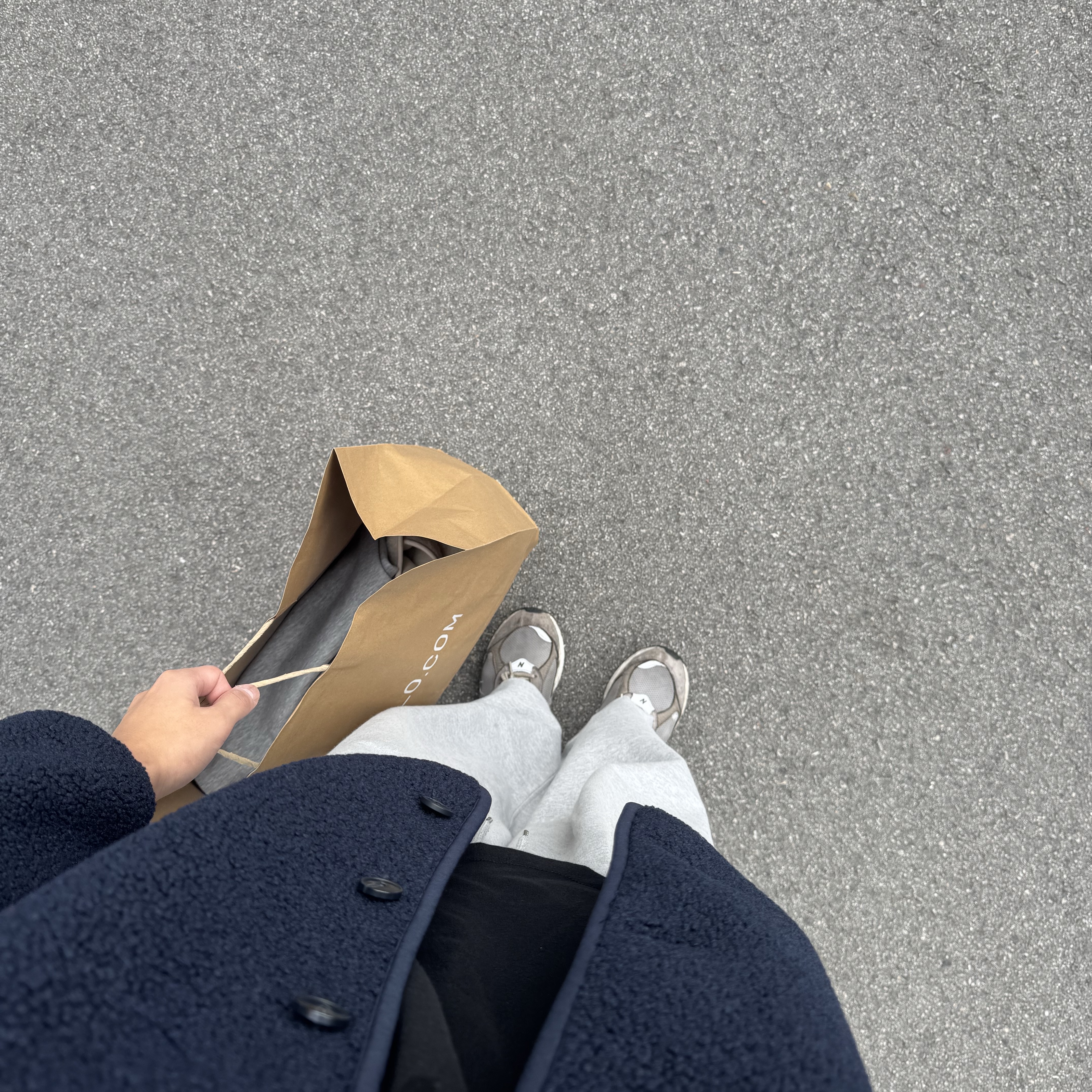 New Balance 2002R Premium Vintage Grey 착용 스타일