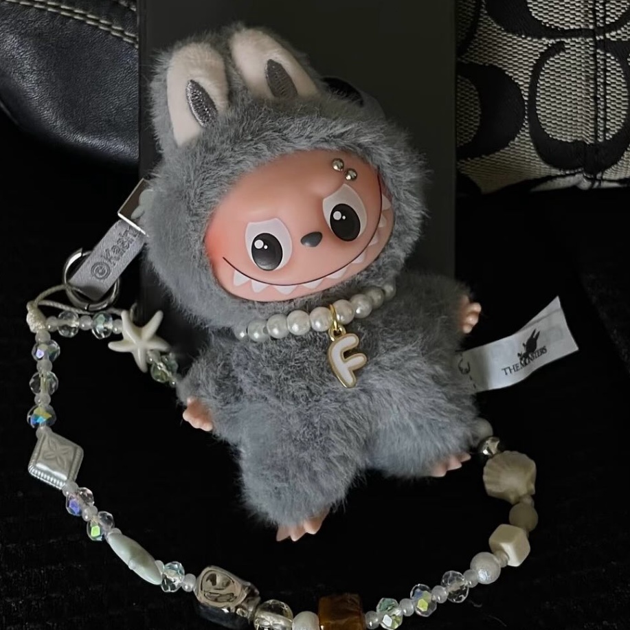 Pop Mart Labubu The Monsters Pin For Love Series Vinyl Plush Pendant (N-Z) W (Opened Case) 착용 스타일