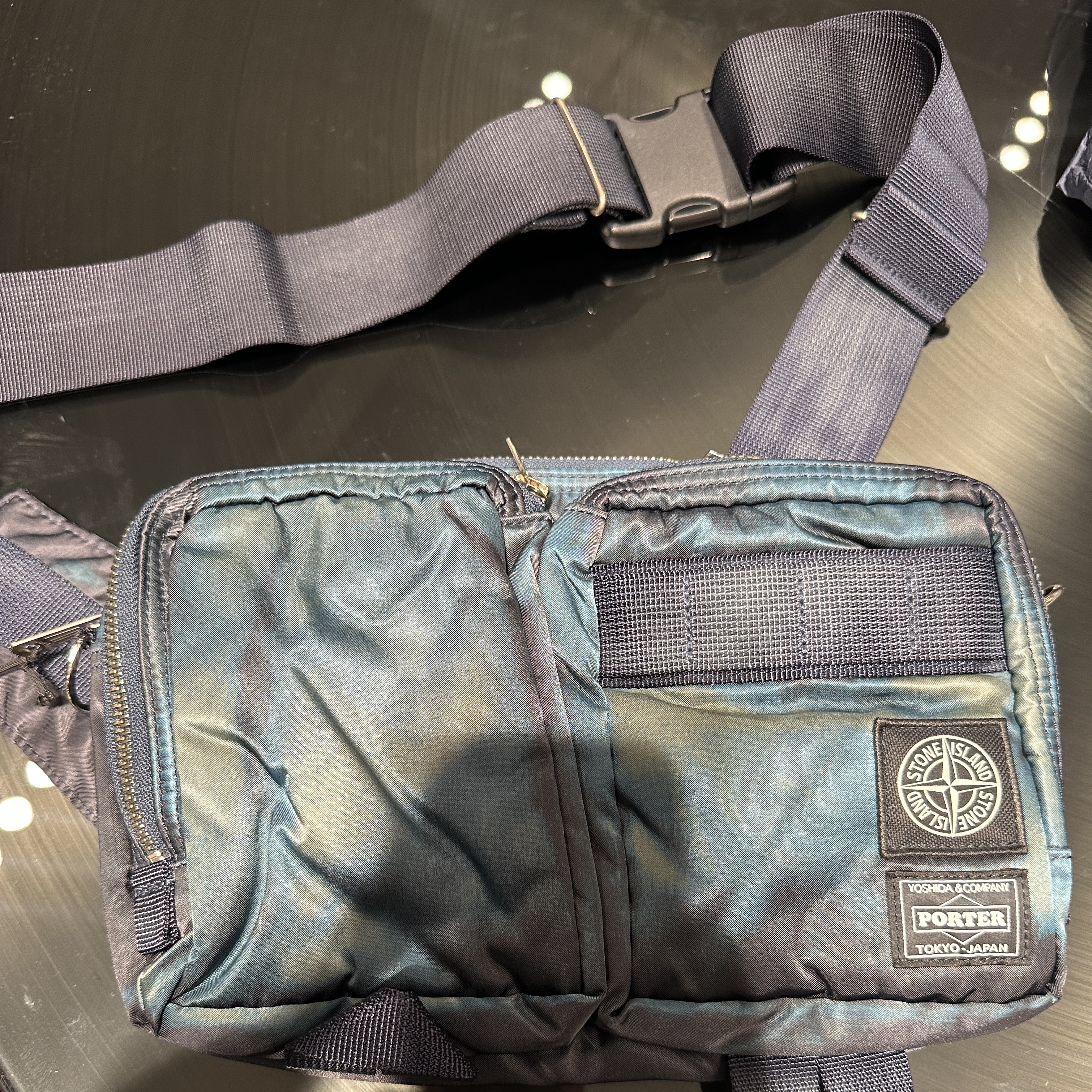 Porter x Stone Island Cross Body Bag Blue 착용 스타일 - 1