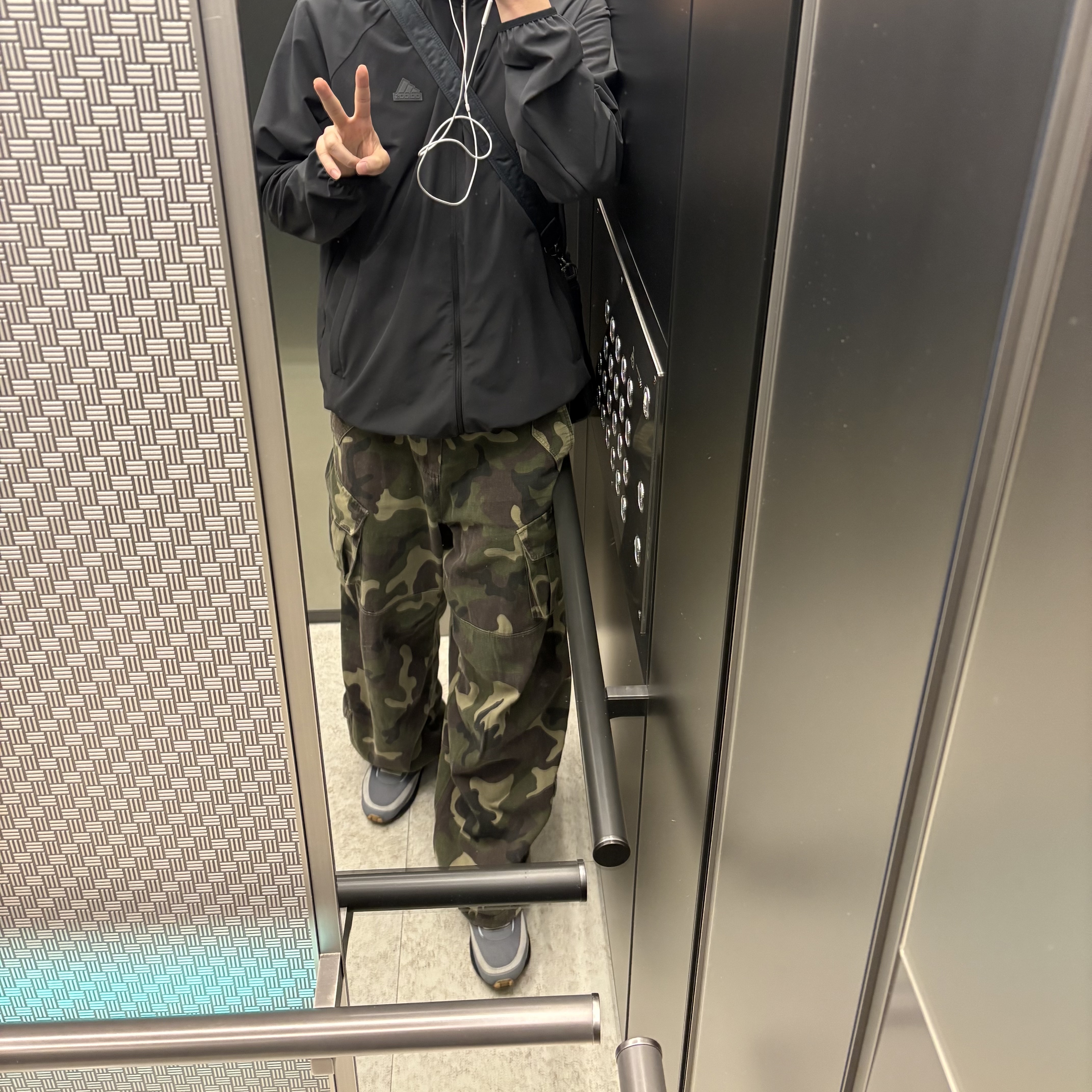 Flavorism VTG Washed Cargo Pants Washed Camo, Nike x Sacai x Clot LDWaffle Cool Grey 착용 스타일