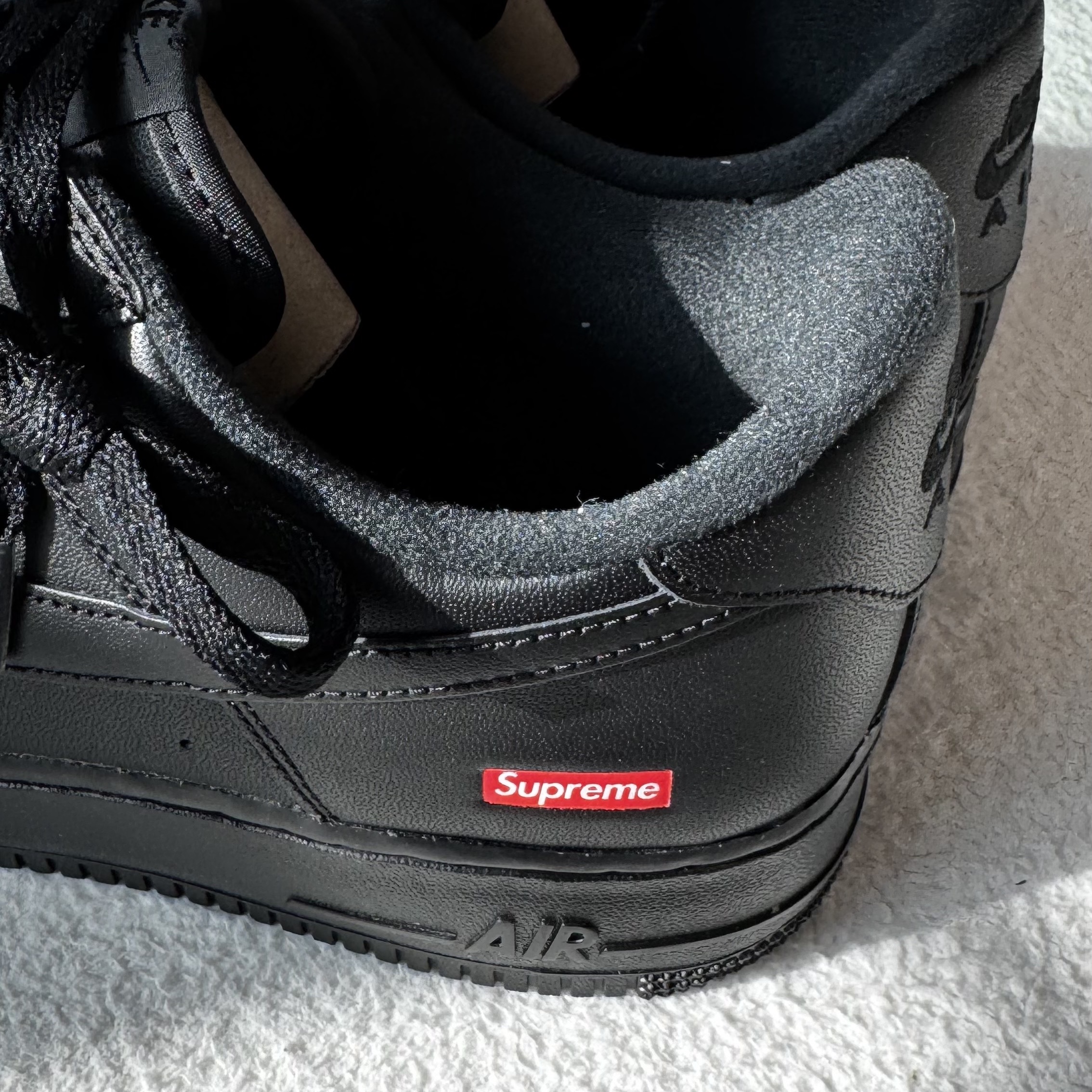 Nike x Supreme Air Force 1 Low Black 착용 스타일