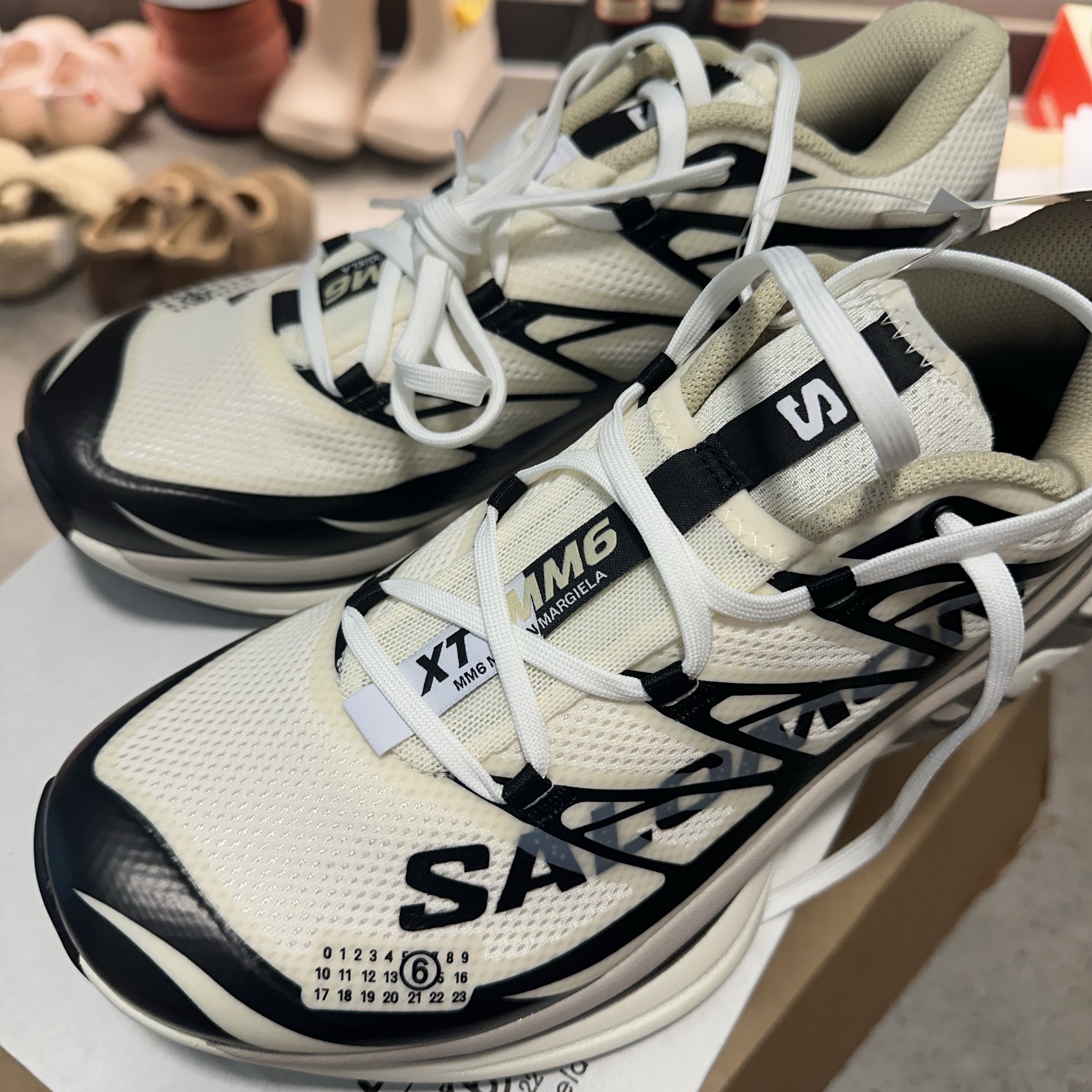 Salomon x MM6 Masion Margiela XT-MM6 Vanilla Ice Black 착용 스타일