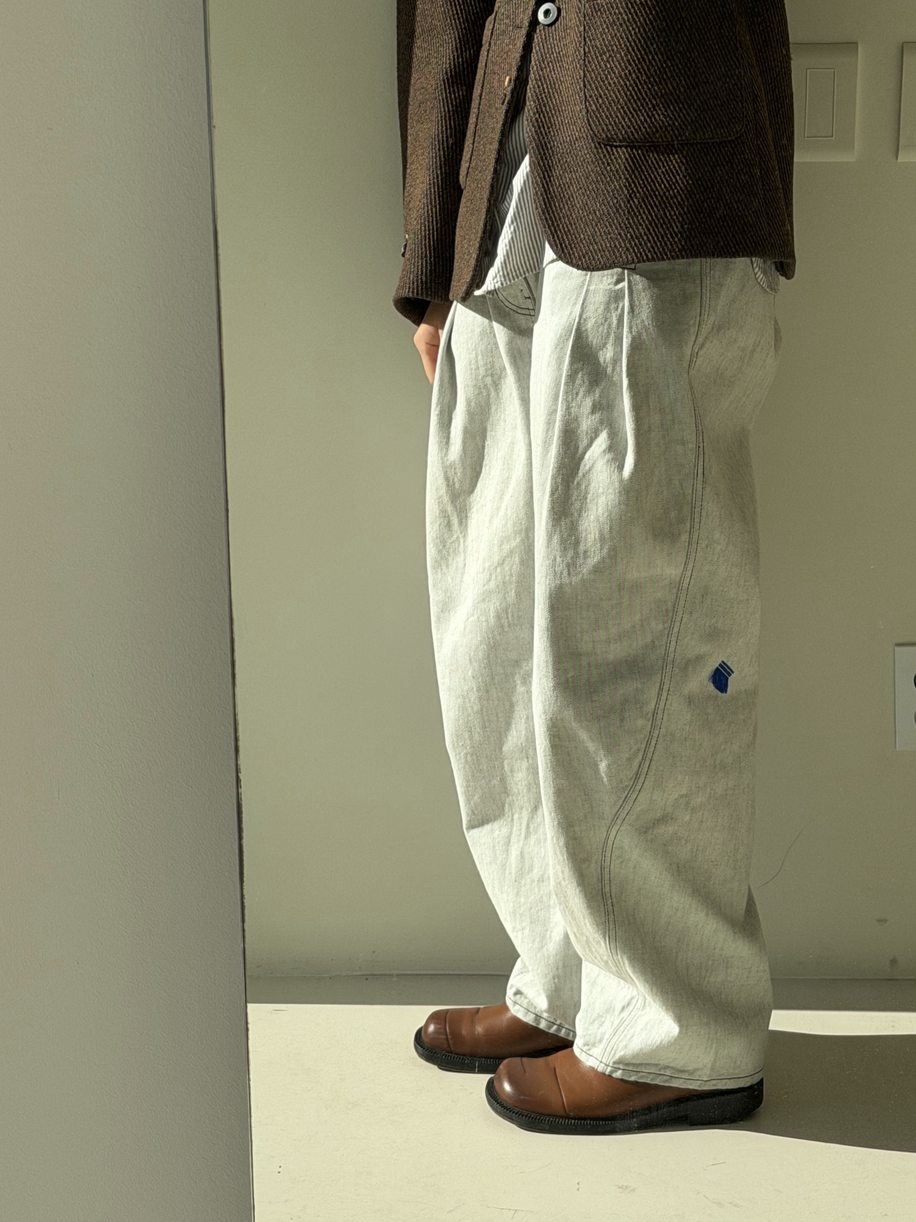 Ader Error Jeans Product 75 White, Ader Error Urft Blazer Brown 착용 스타일 - 4