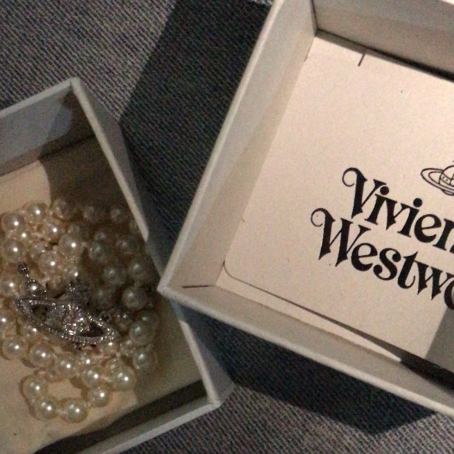 Vivienne Westwood Mini Pearl Bas Relief Necklace Silver 착용 스타일 - 1