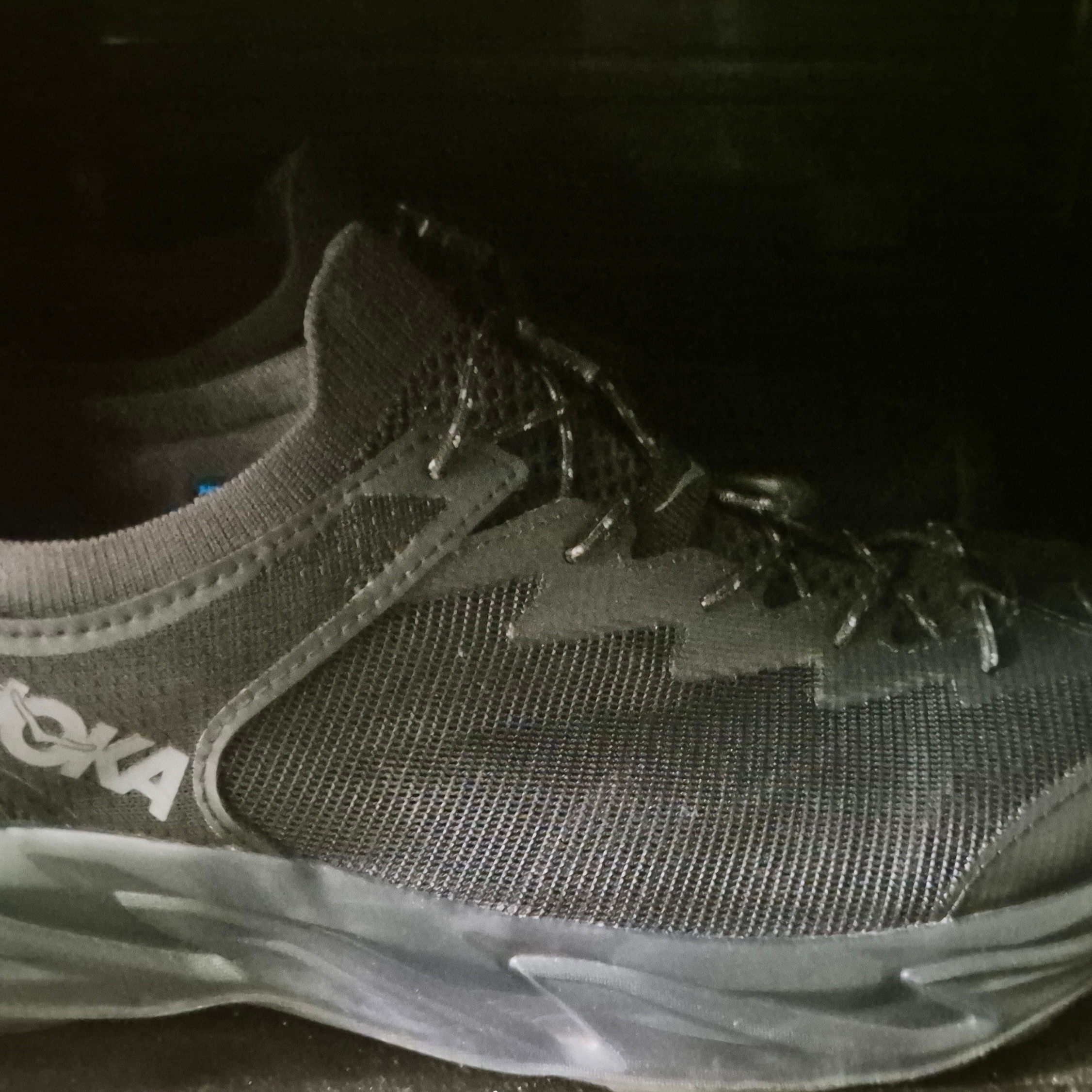 Hoka Hopara 2 Black 착용 스타일