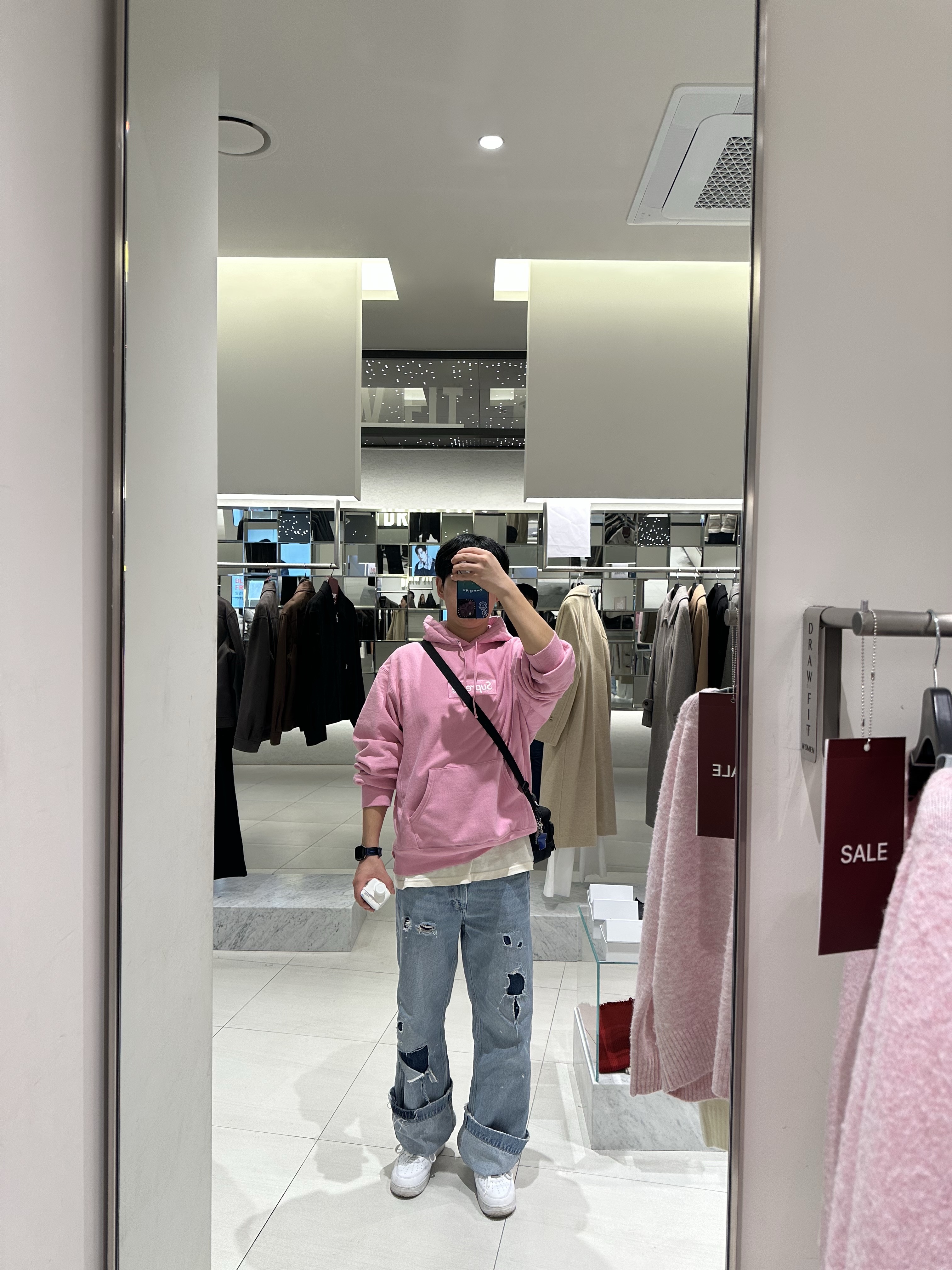 Zara x Ader Error Patchwork Jeans Blue, Supreme Box Logo Hooded Sweatshirt Dusty Pink - 24FW 착용 스타일