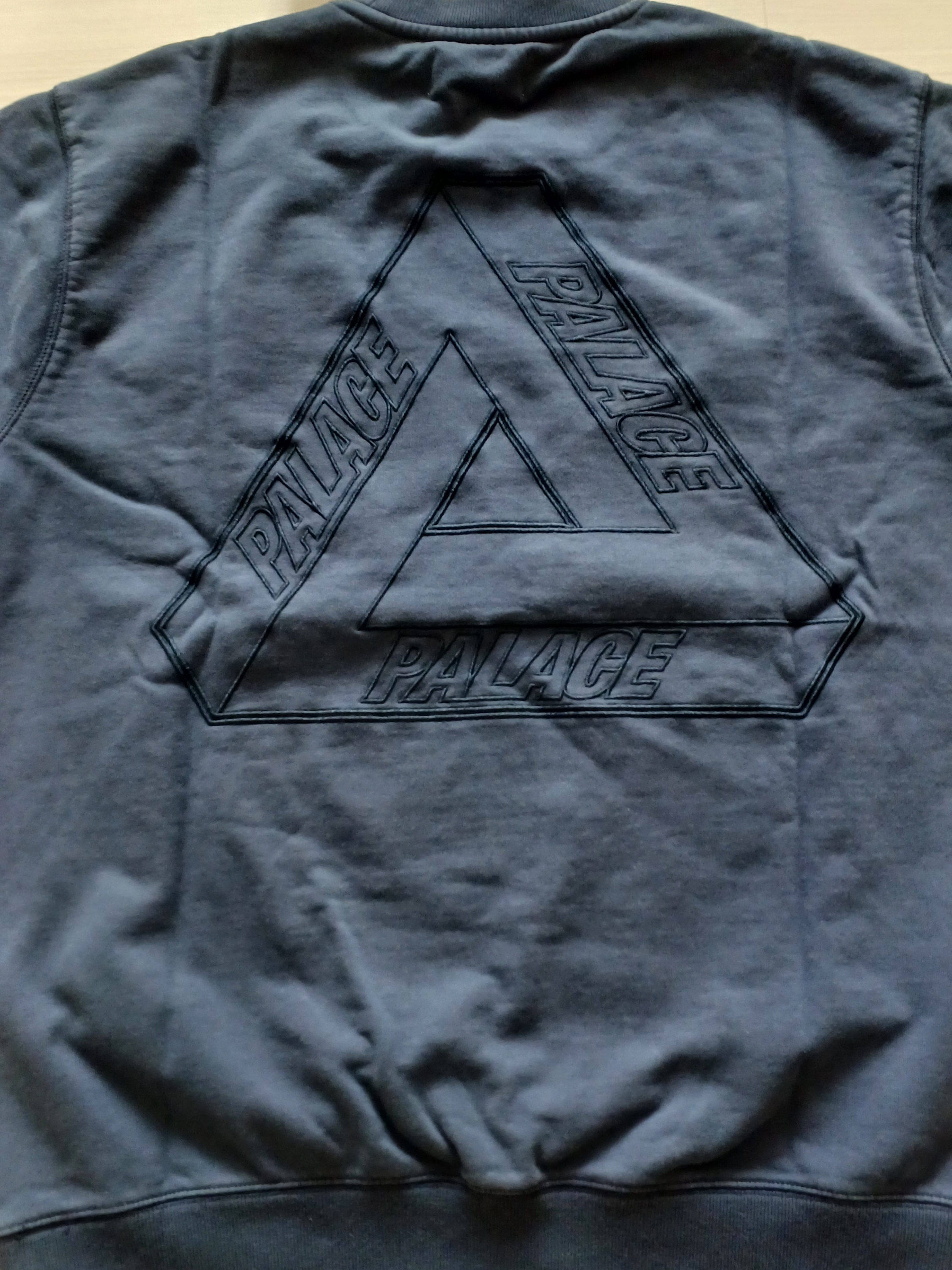 Palace Tri-Stitch Crew Navy - 22SS 착용 스타일