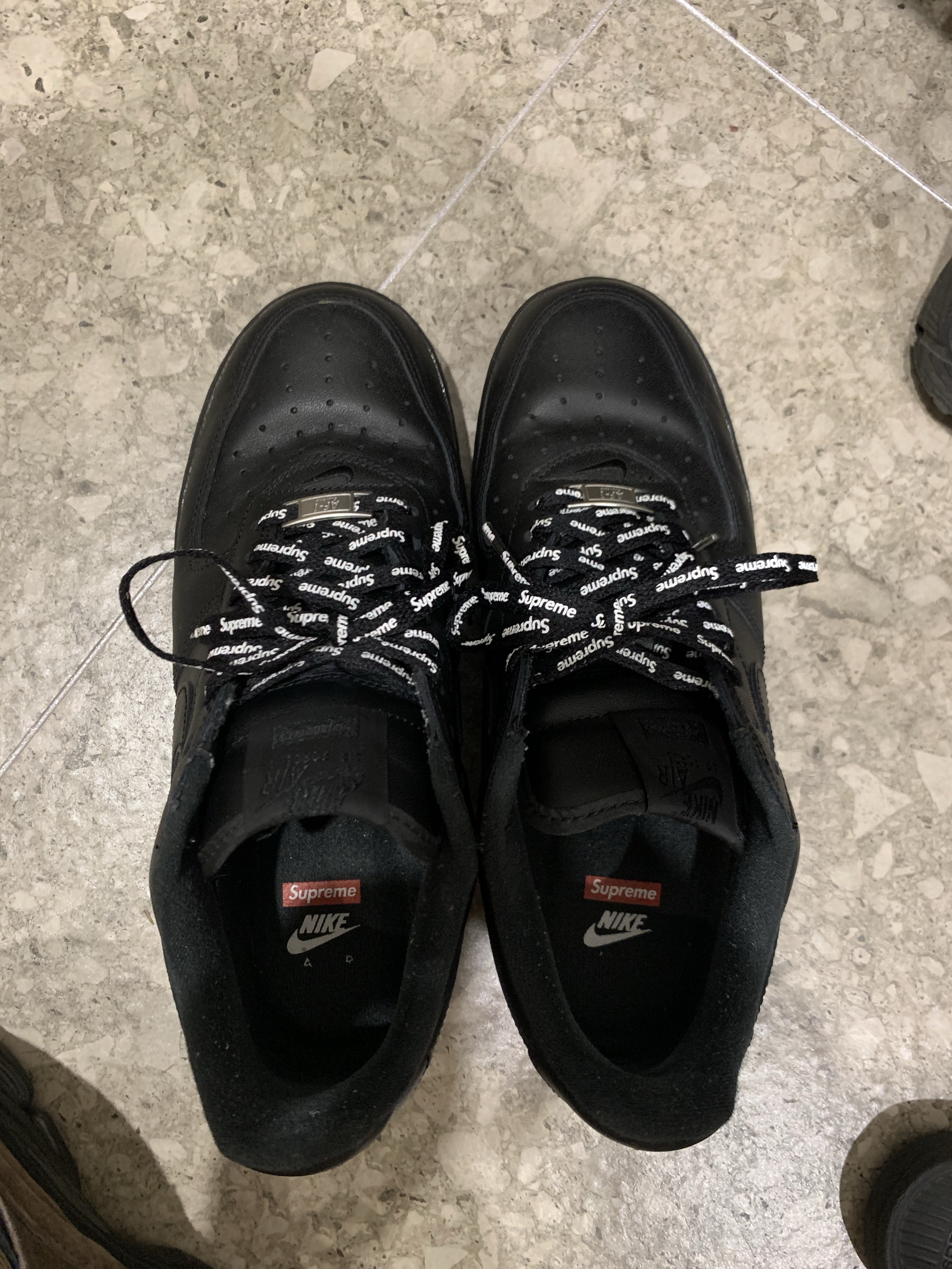 Nike x Supreme Air Force 1 Low Black 착용 스타일
