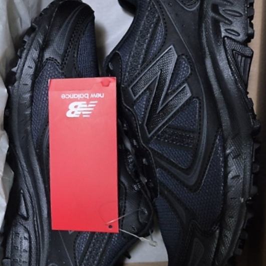 New Balance 410v5 Black - 2E Wide 착용 스타일