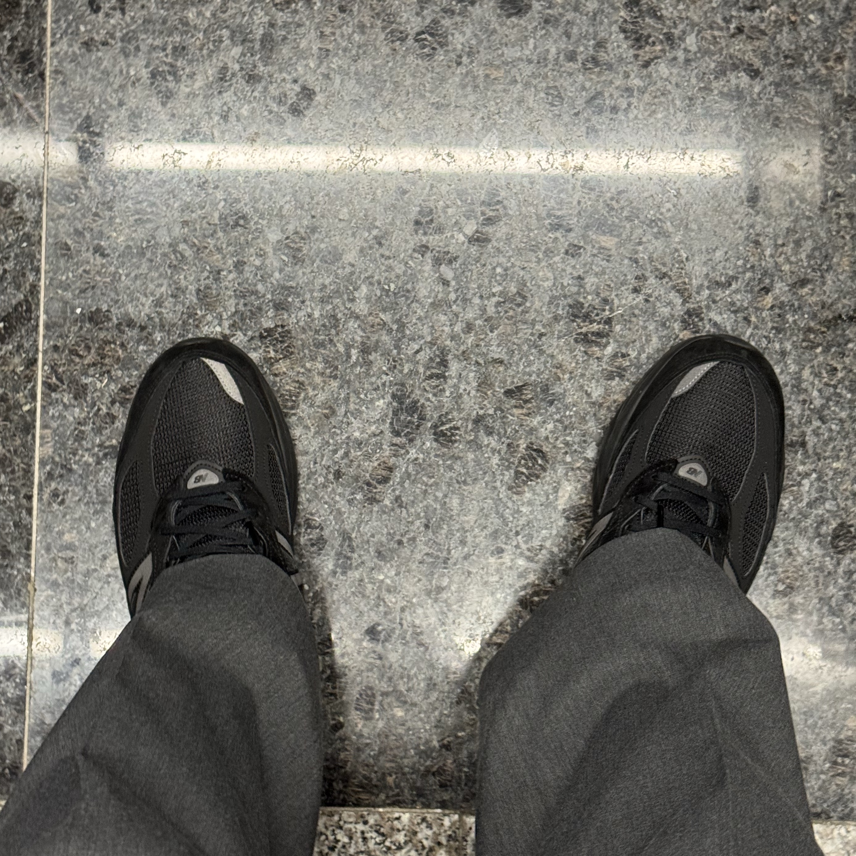 New Balance 990v6 Made in USA Triple Black - D Standard 착용 스타일 - 1