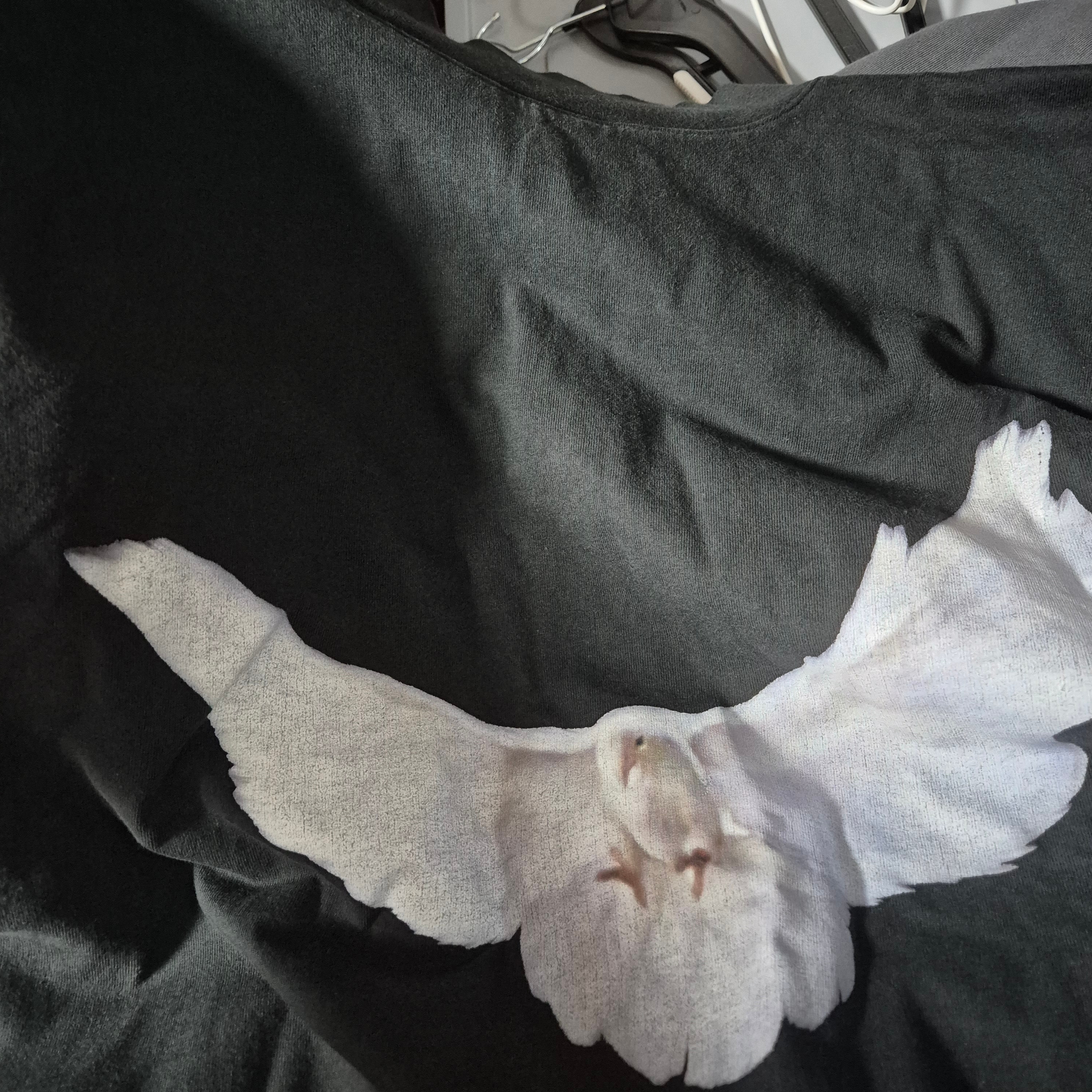 Yeezy Gap Engineered By Balenciaga Dove No Seam T-Shirt Black 착용 스타일