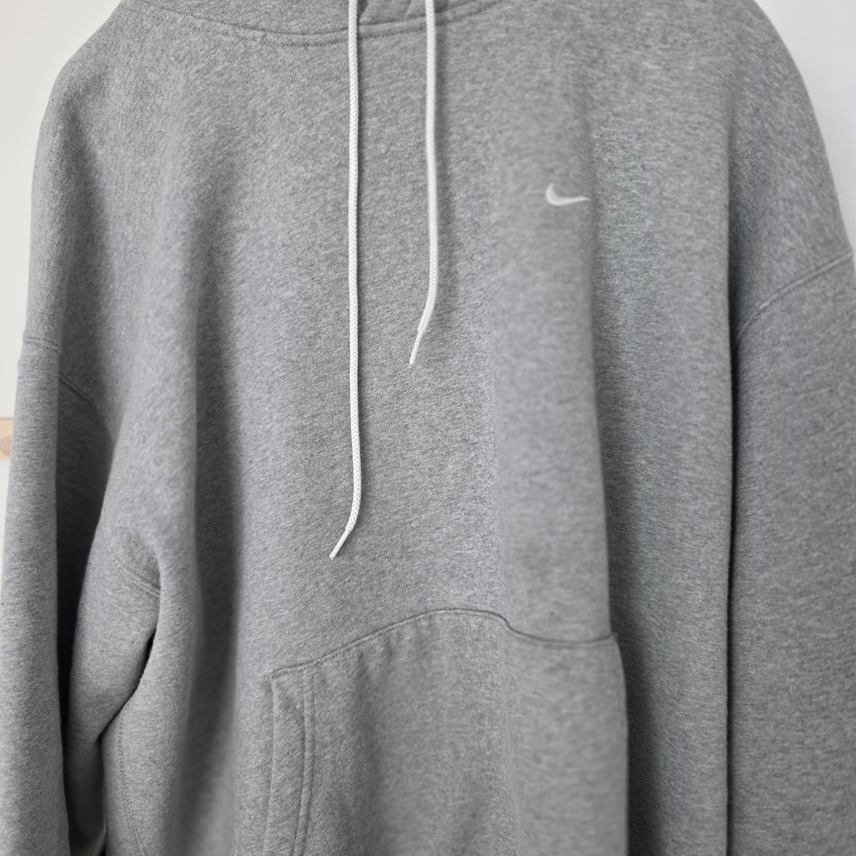 Nike NRG Solo Swoosh Fleece Hoodie Dark Grey Heather - US/EU 착용 스타일