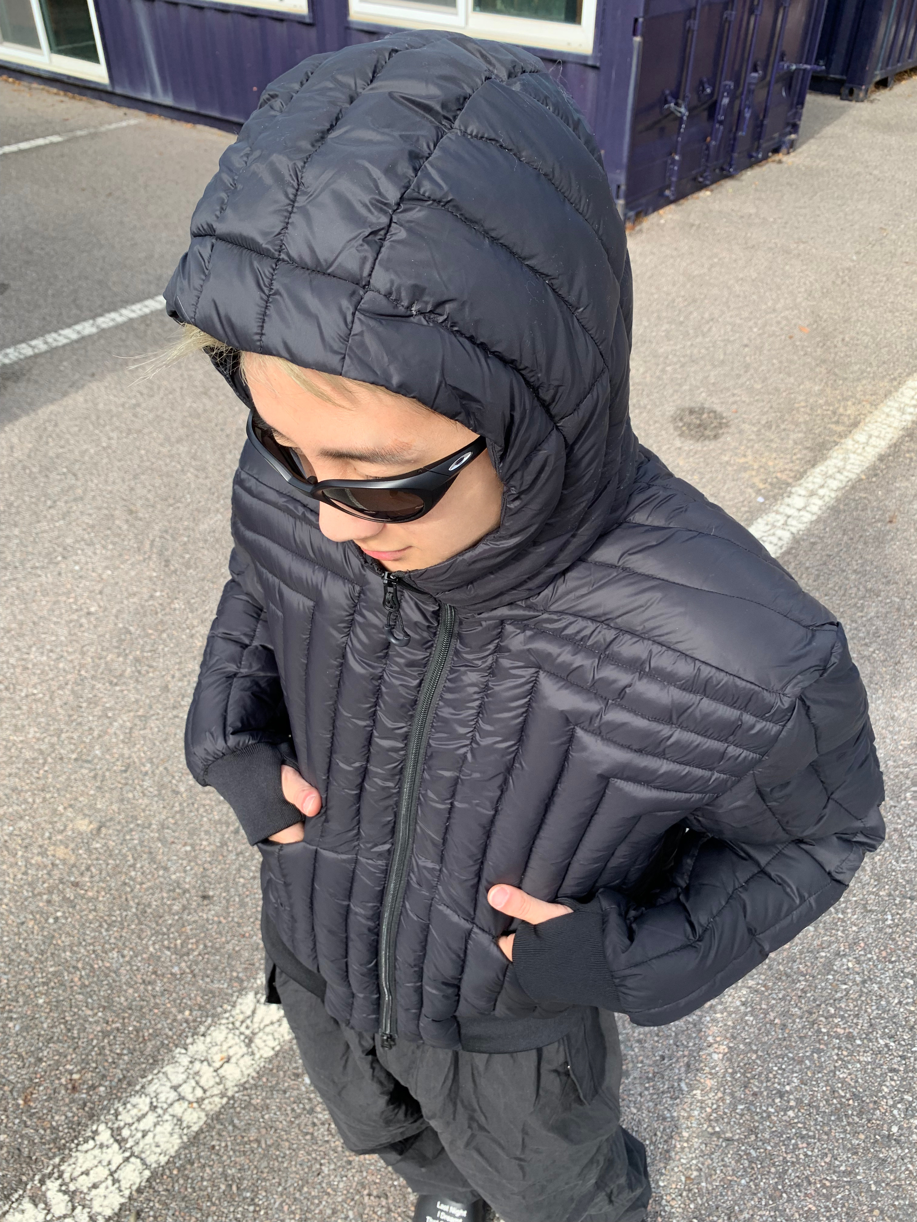 Oakley Eye Jacket Redux Matte Black Frame Prizm Grey Lenses High Bridge Fit, Vans x Mark SBTG Authentic Black 착용 스타일 - 1