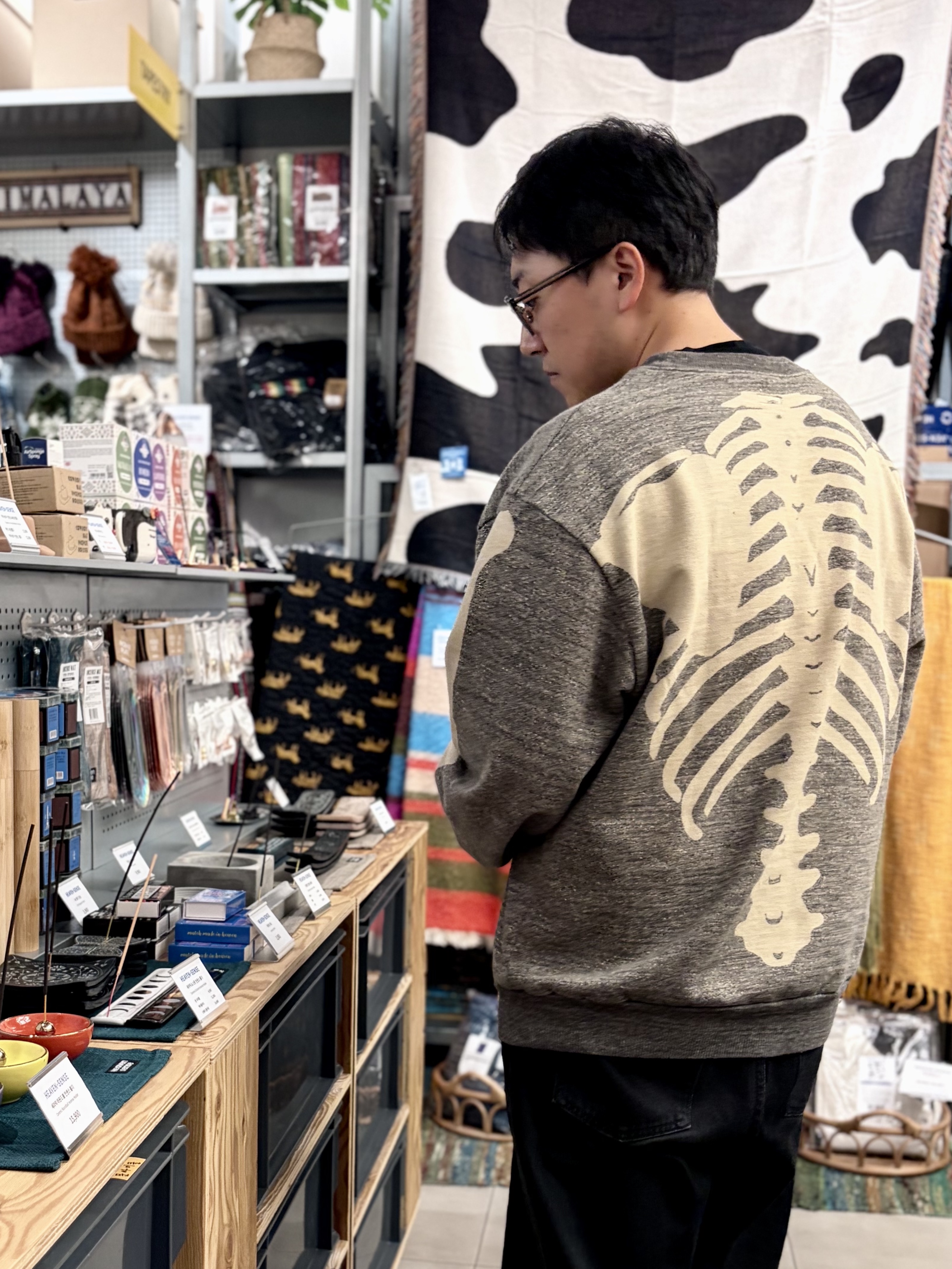 Kapital Fleece Big Crewneck Sweat Heather Charcoal, New Balance 992 Made in USA Core Grey Silver Metallic 착용 스타일 - 2