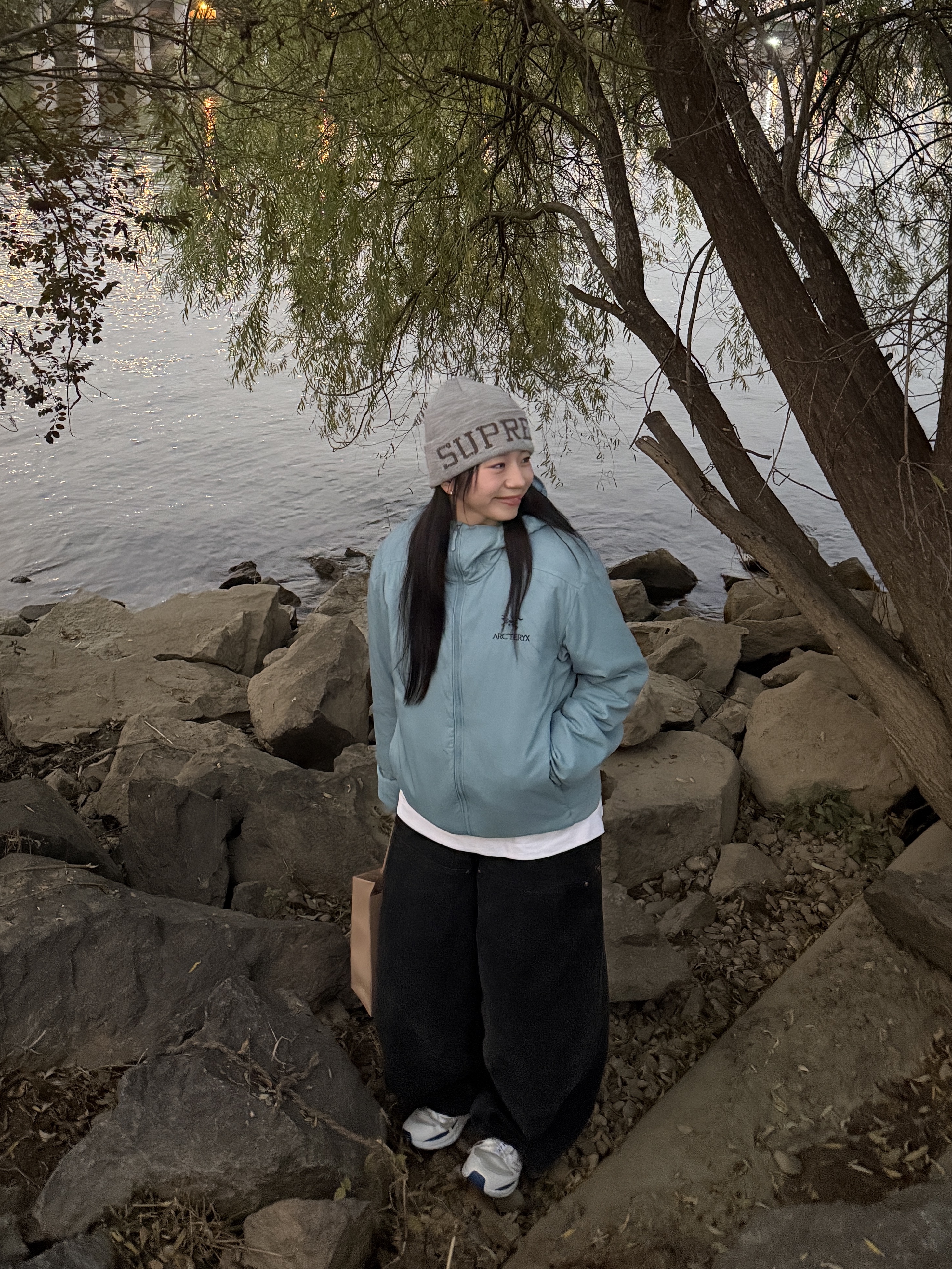 Arc'teryx Atom LT Hoody Solace, Salomon x JJJJound XT-Wings 2 White Lapis Blue 착용 스타일