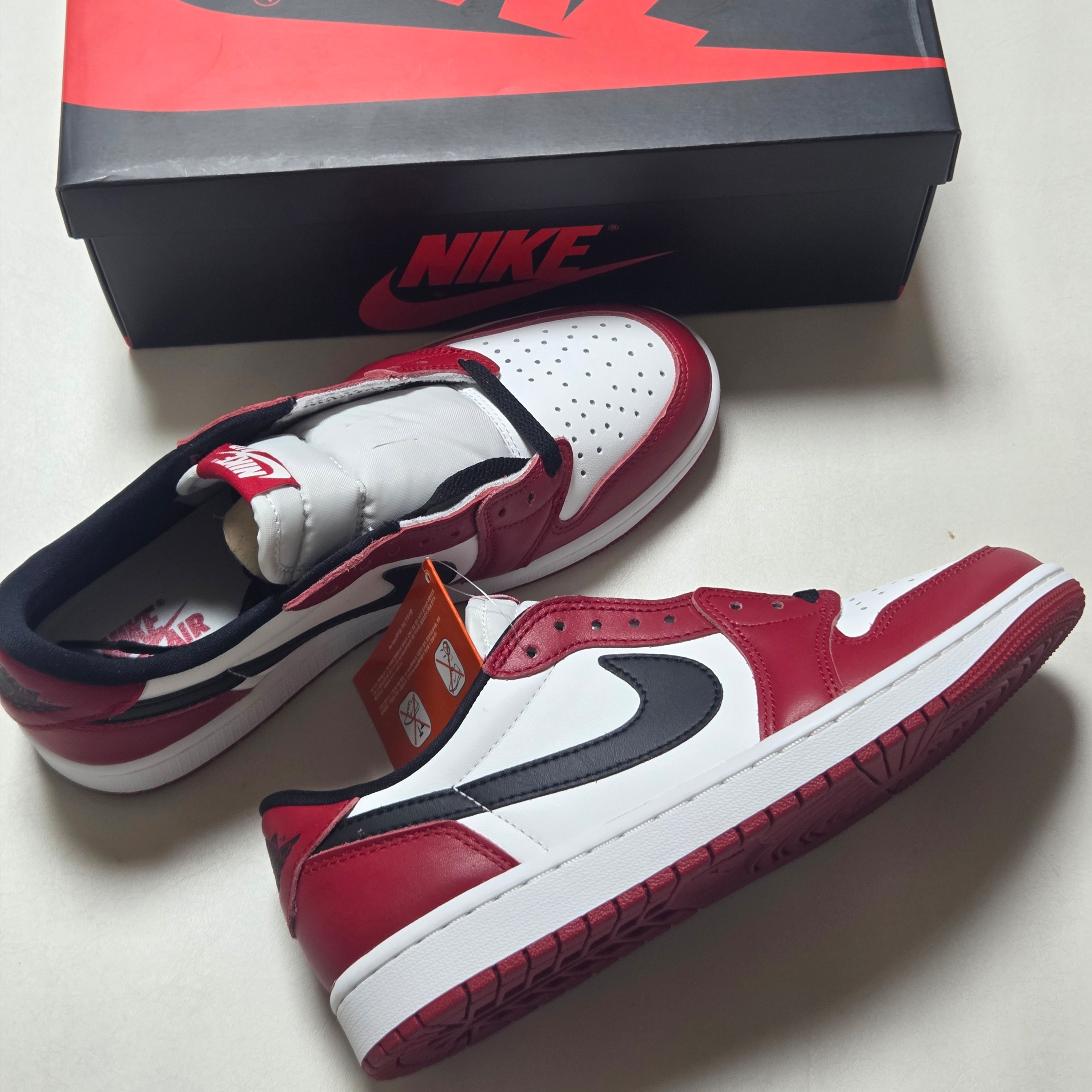 Jordan 1 Retro Low OG Chicago 착용 스타일 - 5