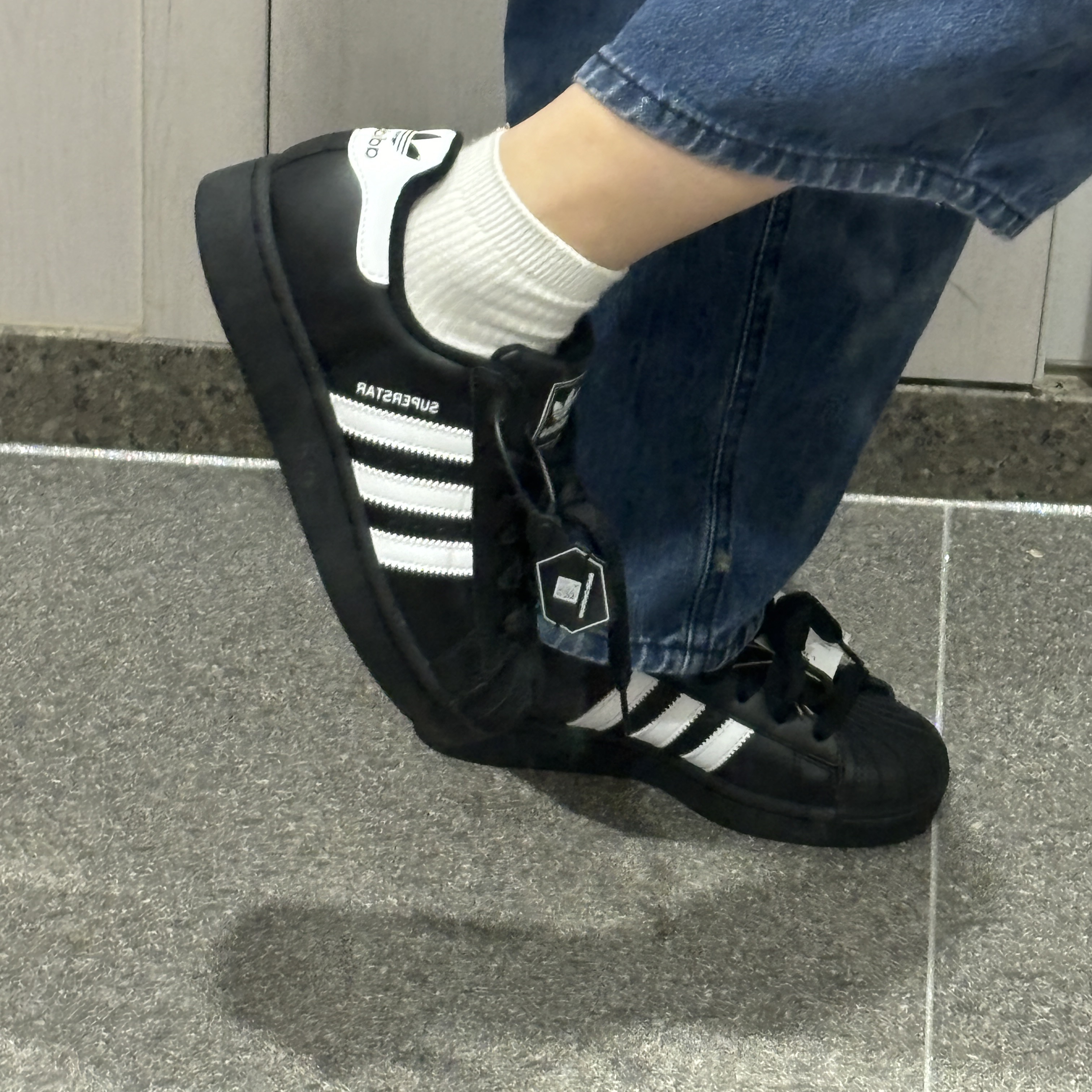 (J) Adidas Superstar II Core Black Cloud White 착용 스타일