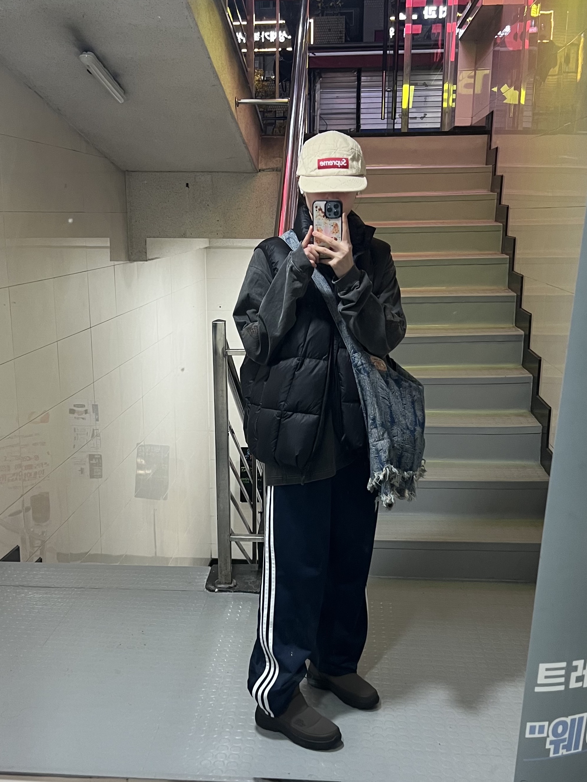 Kapital 12 oz. Magpie Denim Medicine Bag Large Indigo Light Color, Supreme Punched Denim Camp Cap Dyed Beige - 23FW 착용 스타일