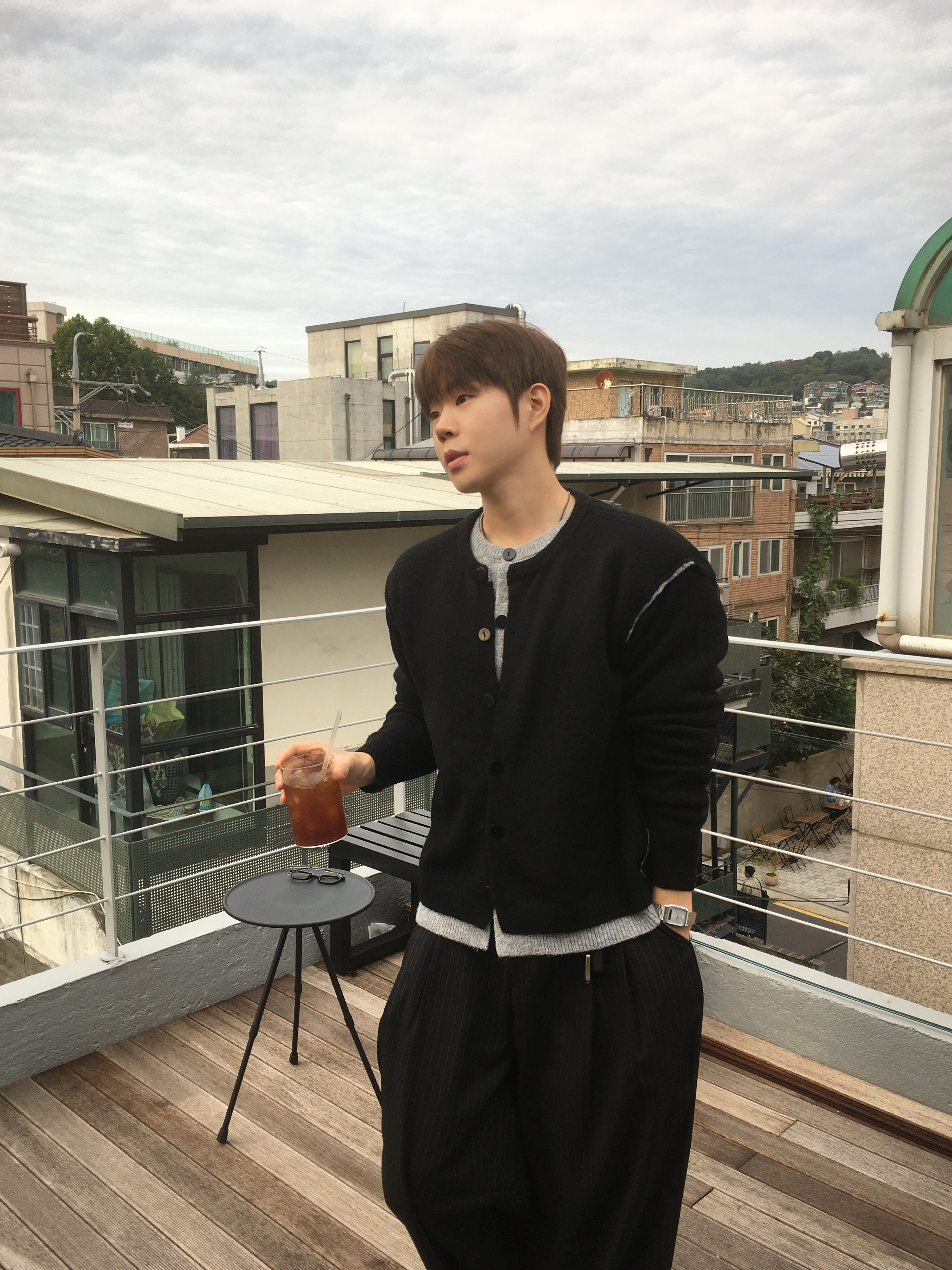 Casio AQ-230A-7AMQY, Dr. Martens 1461 Smooth Black 착용 스타일 - 3