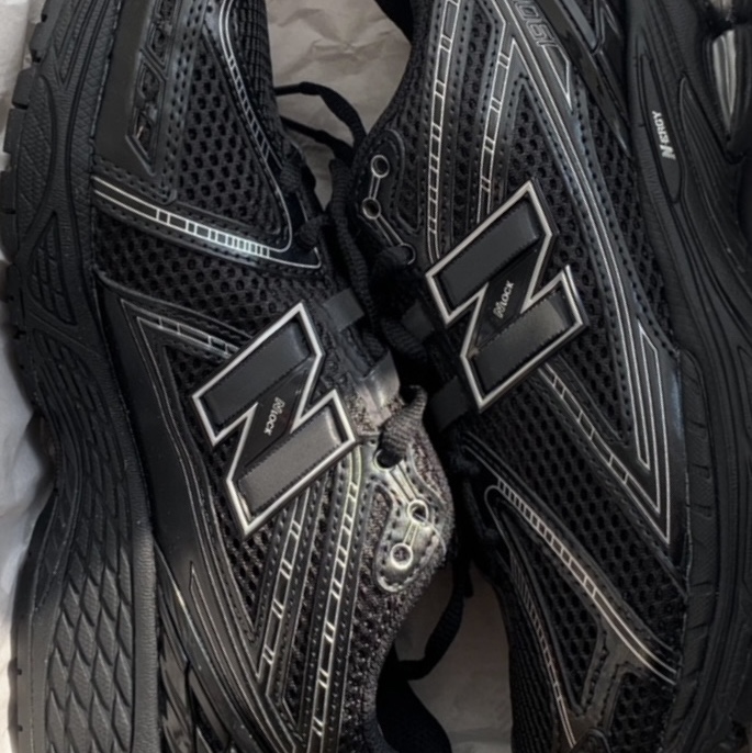 New Balance 1906R Black Silver Metallic 착용 스타일