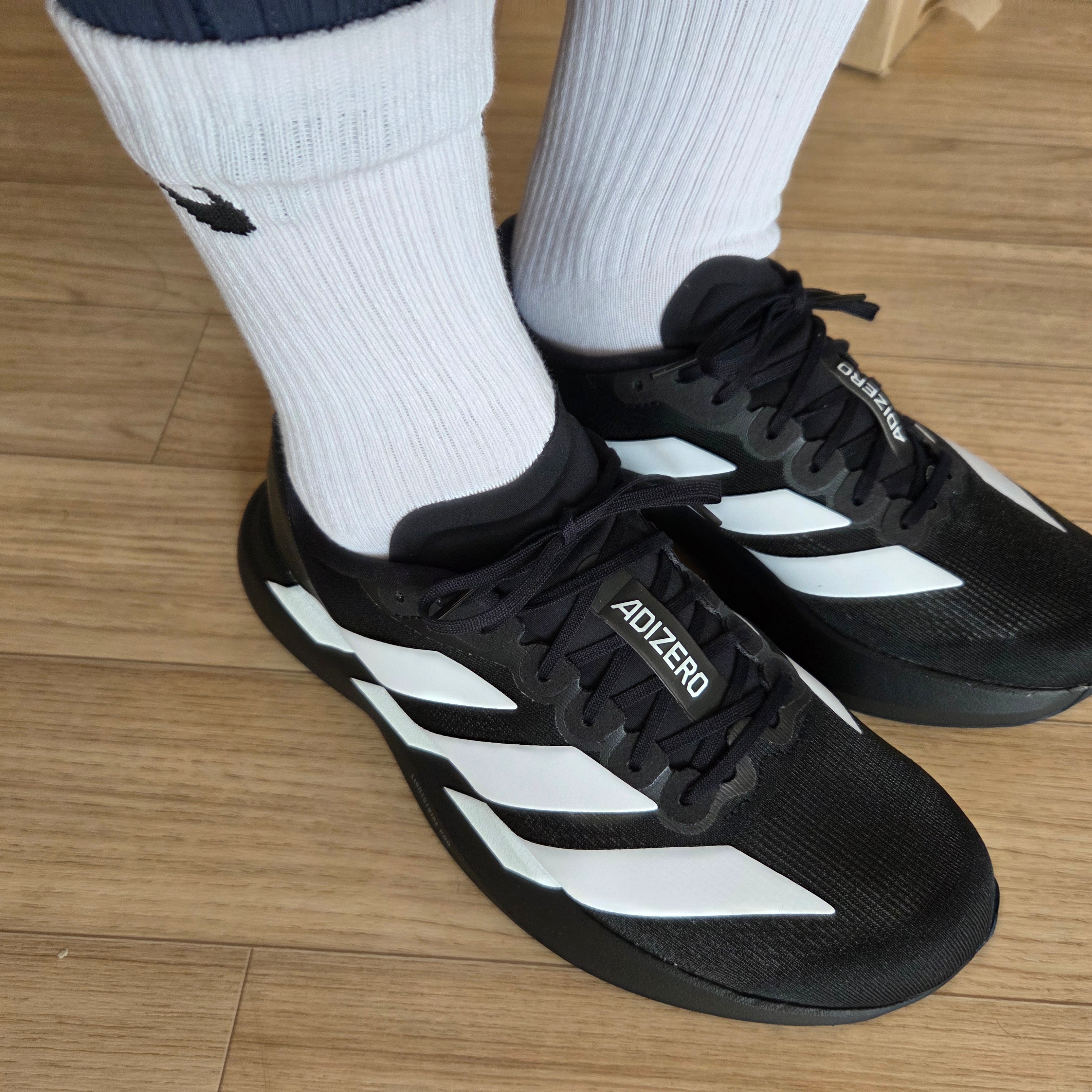 Adidas Adizero EVO SL Core Black Cloud White 착용 스타일