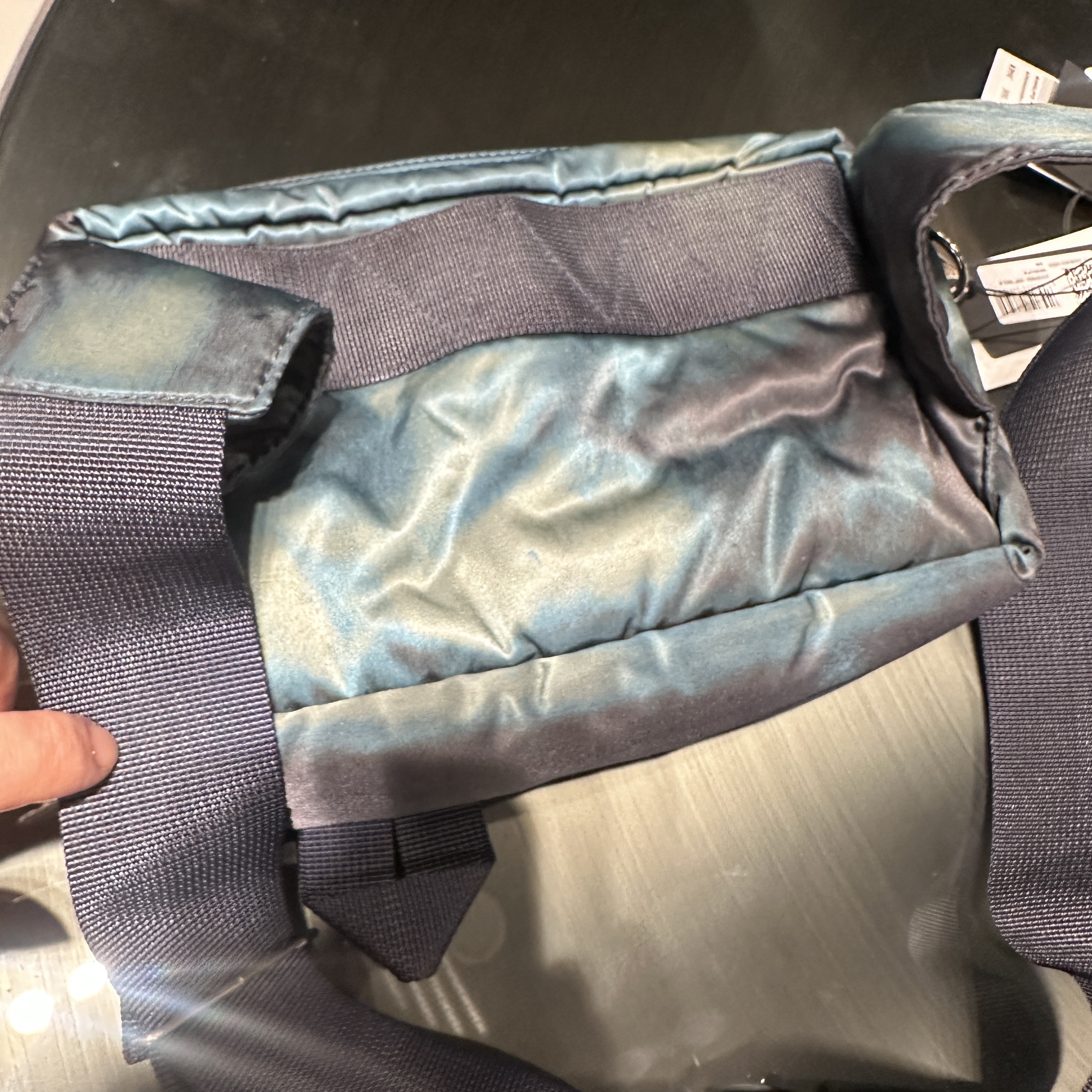 Porter x Stone Island Cross Body Bag Blue 착용 스타일 - 3