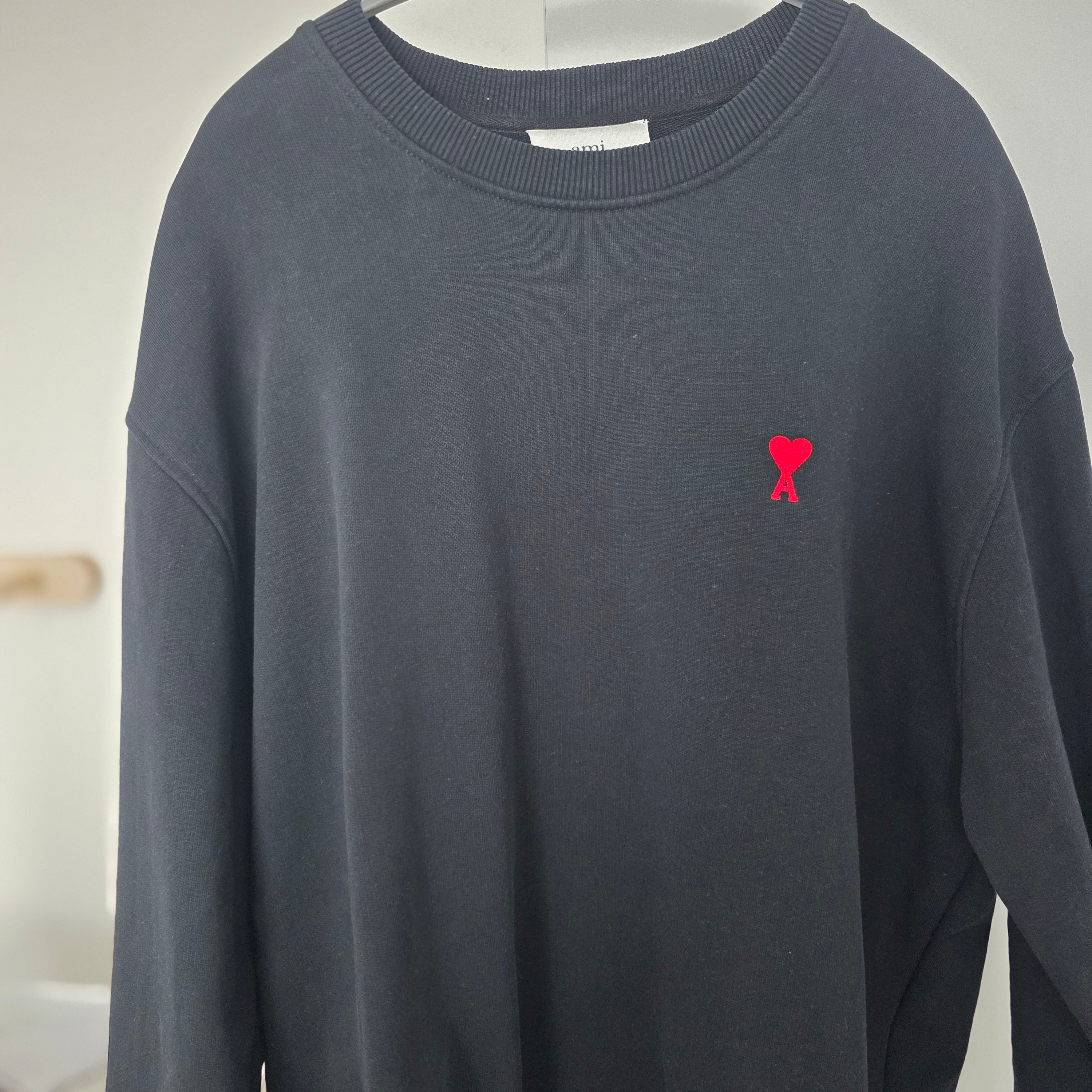 AMI de Coeur Sweatshirt Black 착용 스타일