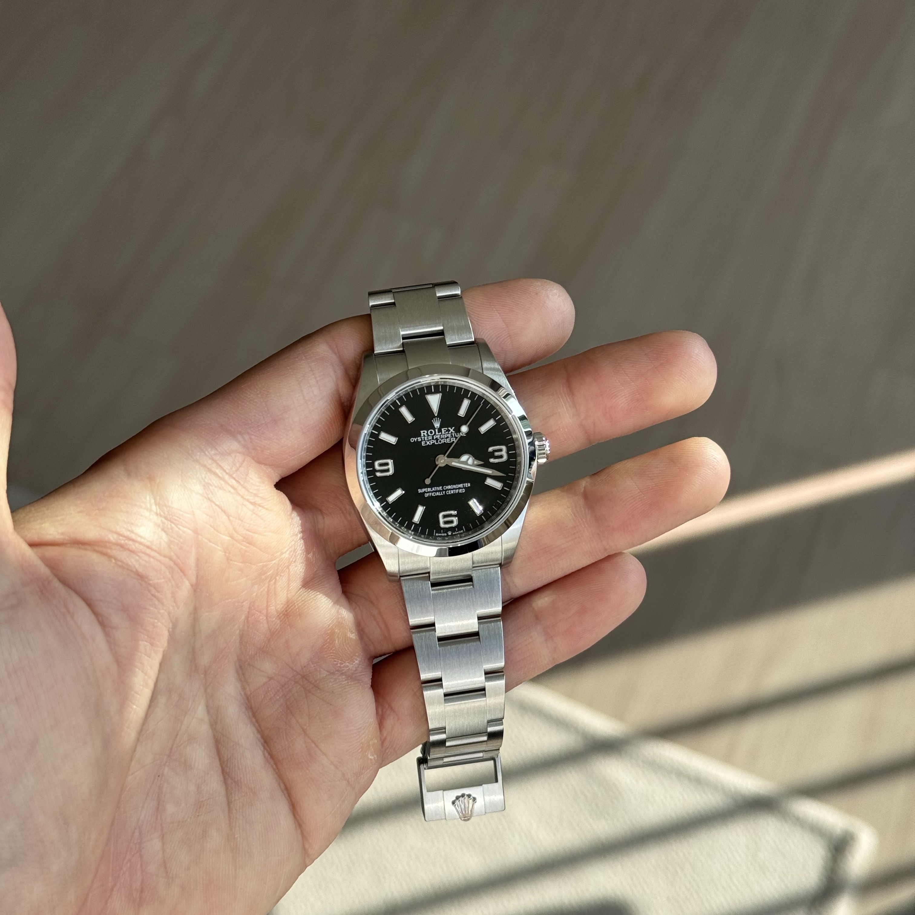 Rolex Explorer 36mm 124270 Black Oyster 착용 스타일 - 1
