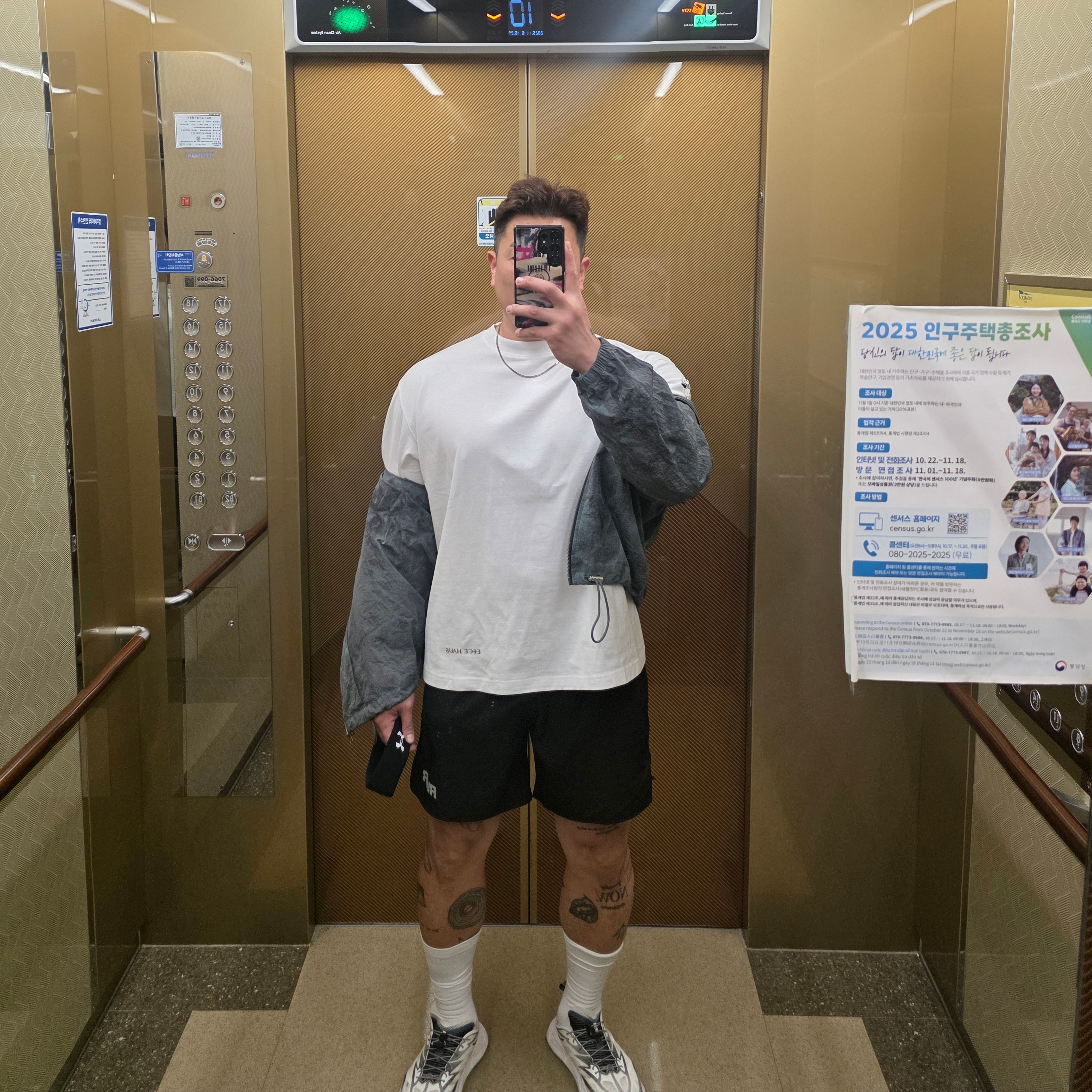 Hoka Mafate Speed 4 Lite White Black, ETCE Cross Sword LS Tee White 착용 스타일