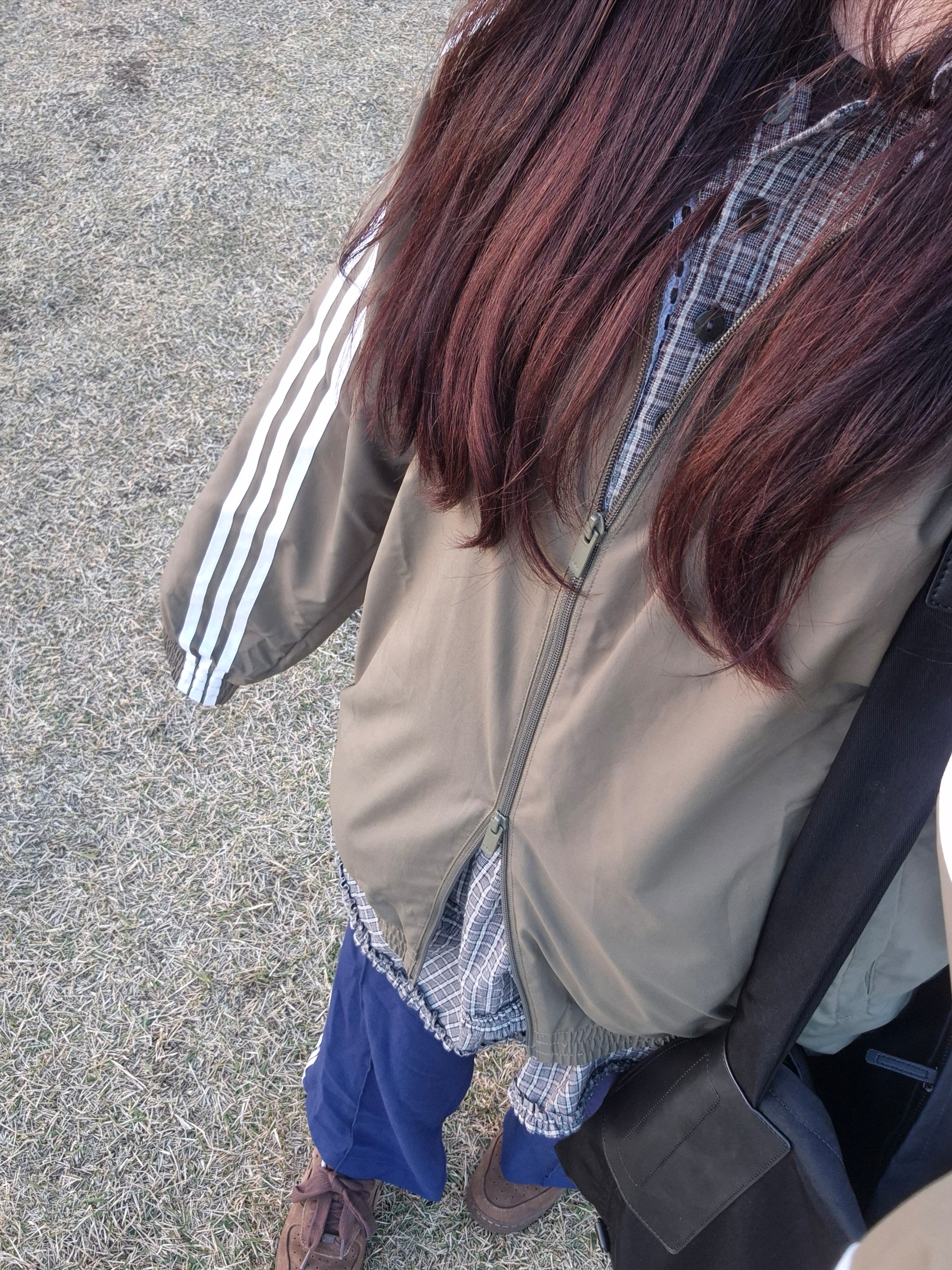 (W) Adidas Adilenium Season 2 Oversized Zip Off Track Top Olive Strata - KR Sizing, (W) Adidas Premium Originals Track Pants Navy - KR Sizing 착용 스타일