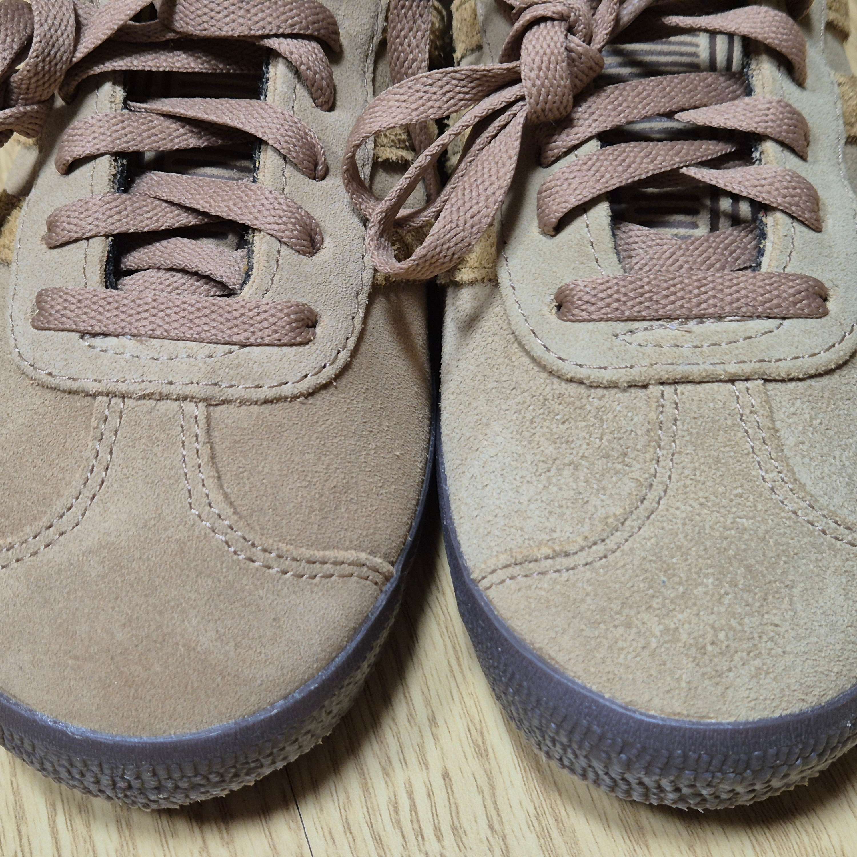 Adidas Gazelle Brown Desert Bronze Strata 착용 스타일