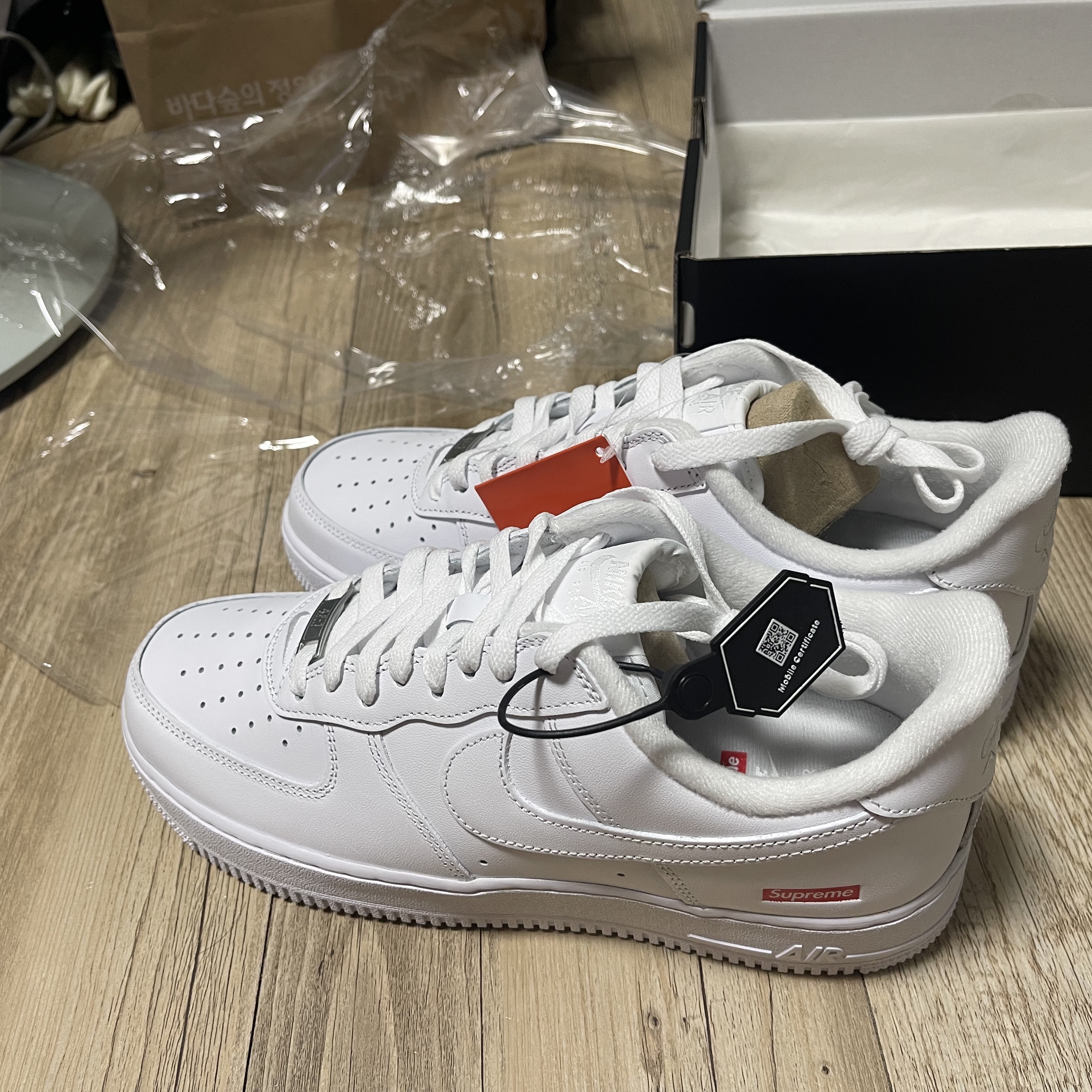 Nike x Supreme Air Force 1 Low White 착용 스타일 - 4